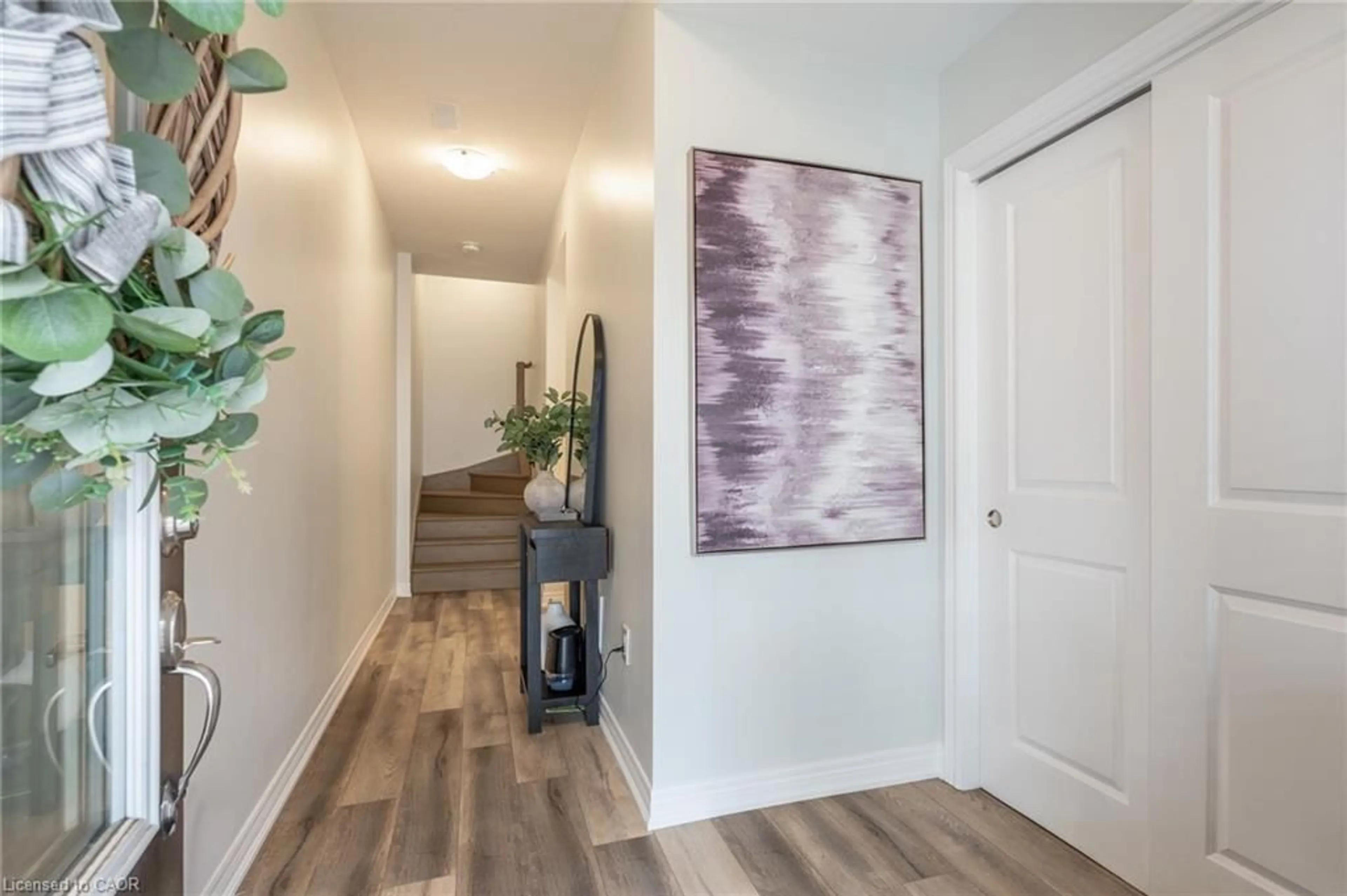 Indoor entryway for 40 Zinfandel Dr #39, Stoney Creek Ontario L8E 0L1