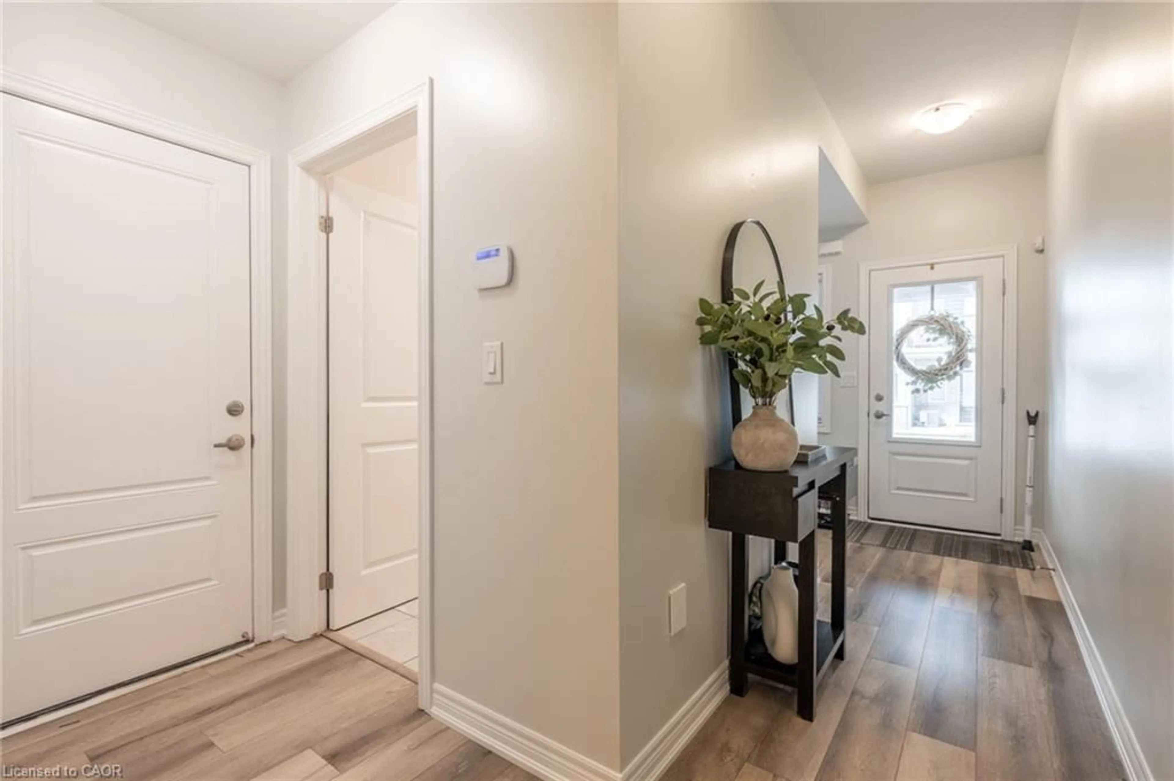 Indoor entryway for 40 Zinfandel Dr #39, Stoney Creek Ontario L8E 0L1