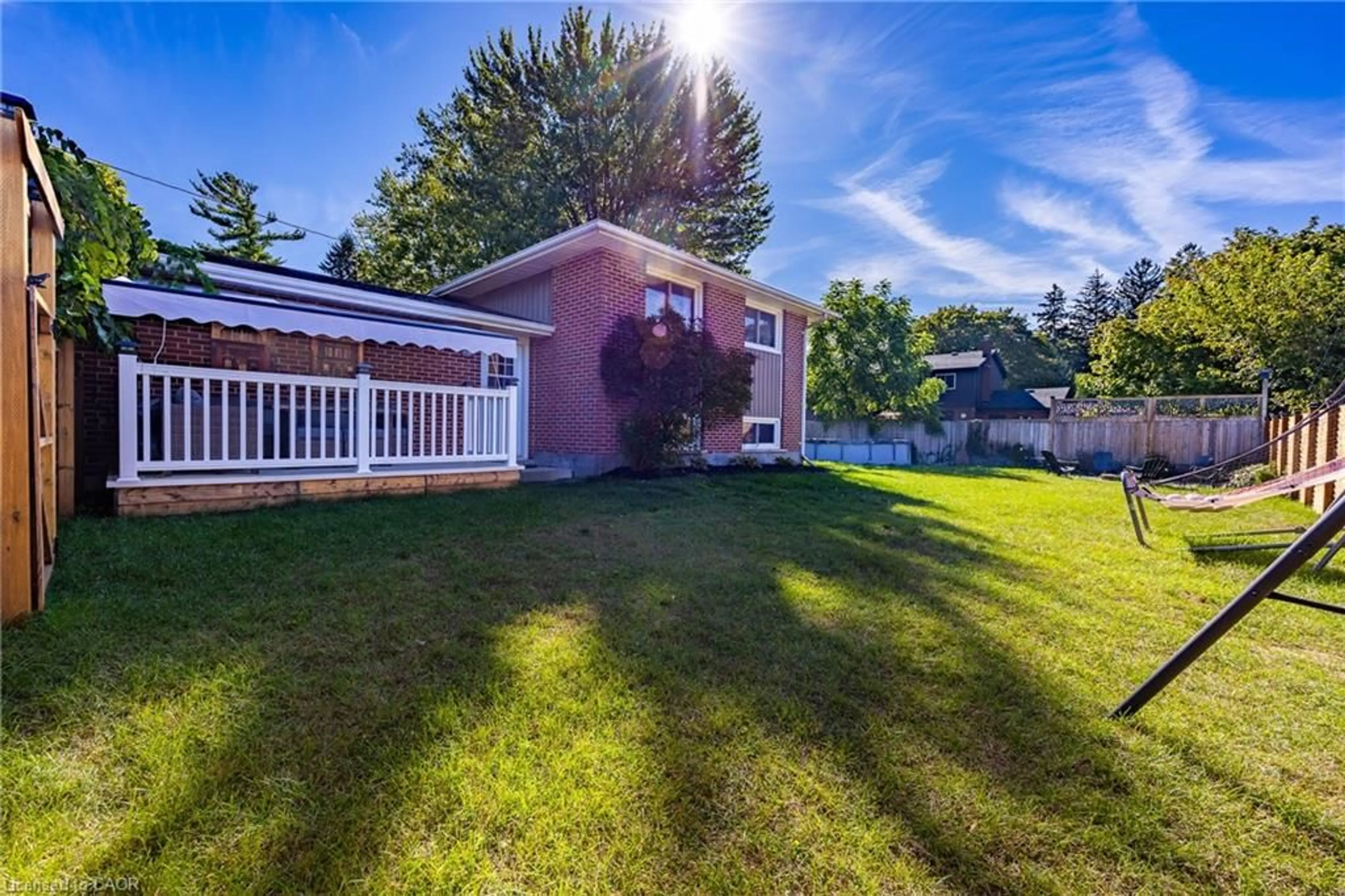 A pic from outside/outdoor area/front of a property/back of a property/a pic from drone, unknown for 10 Beckett Blvd, Simcoe Ontario N3Y 4C6