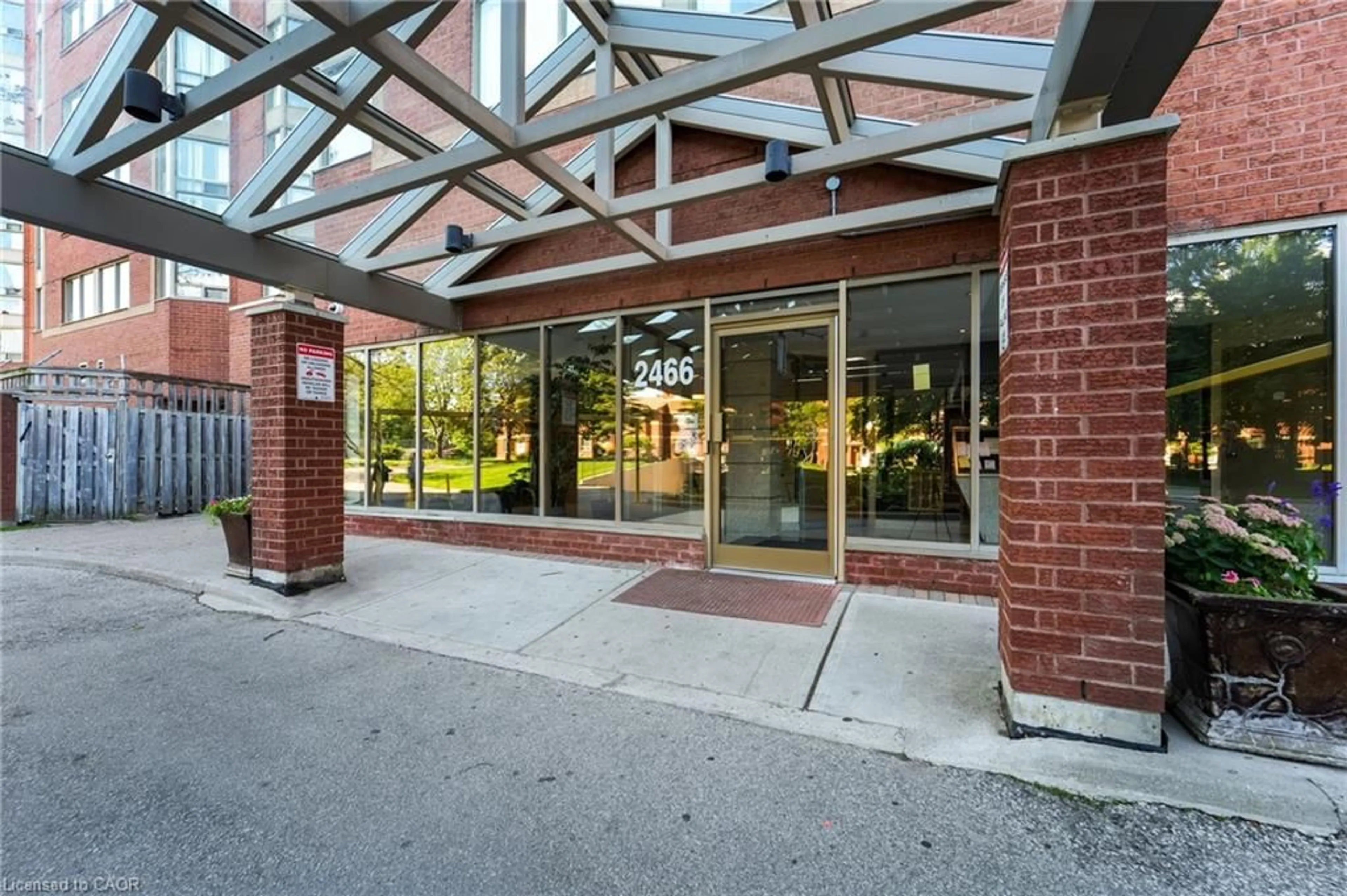 Indoor foyer for 2466 Eglinton Ave, Scarborough Ontario M1K 5J8
