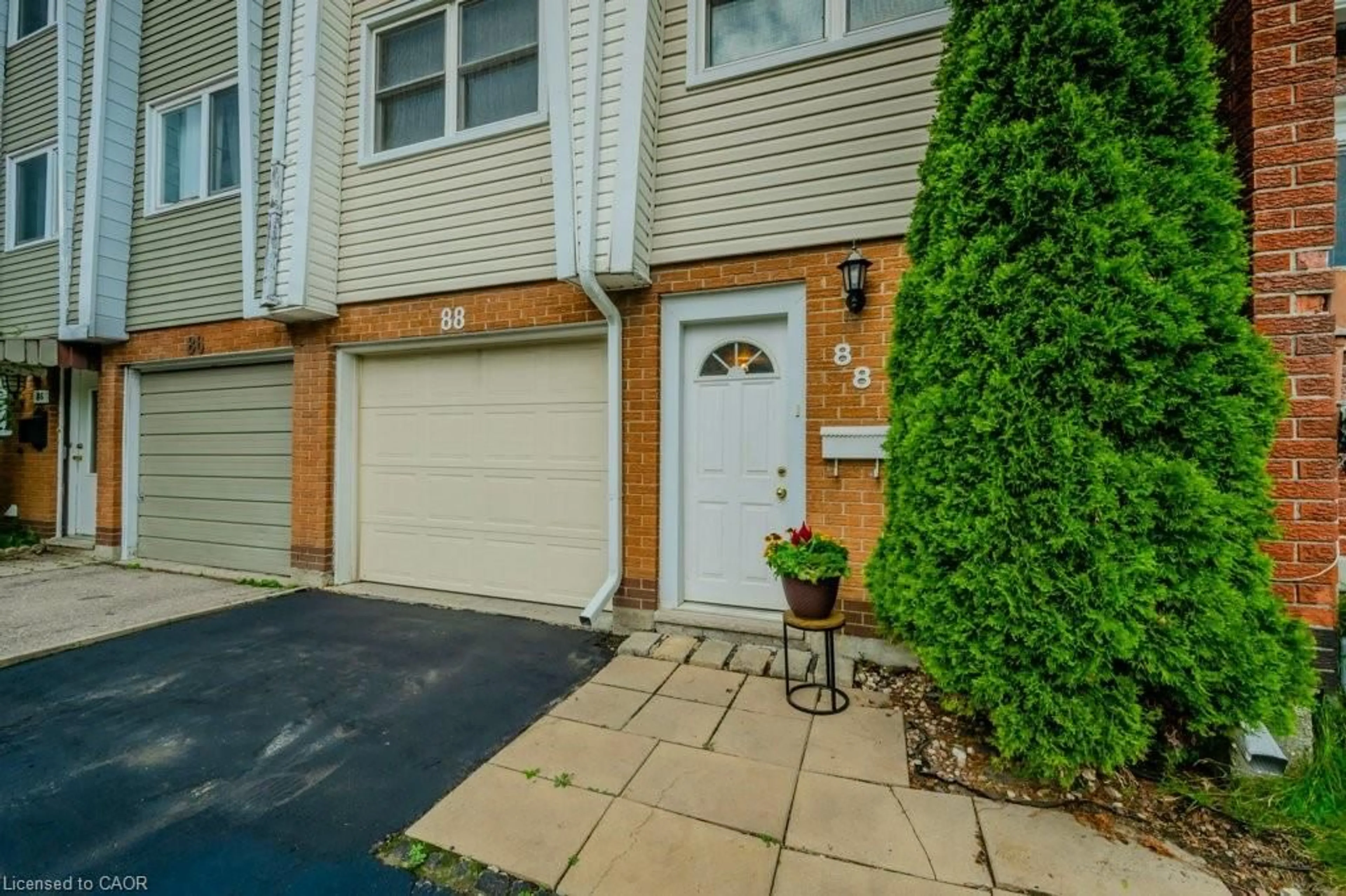 Patio, street for 88 Charles Best Pl, Kitchener Ontario N2M 5A3