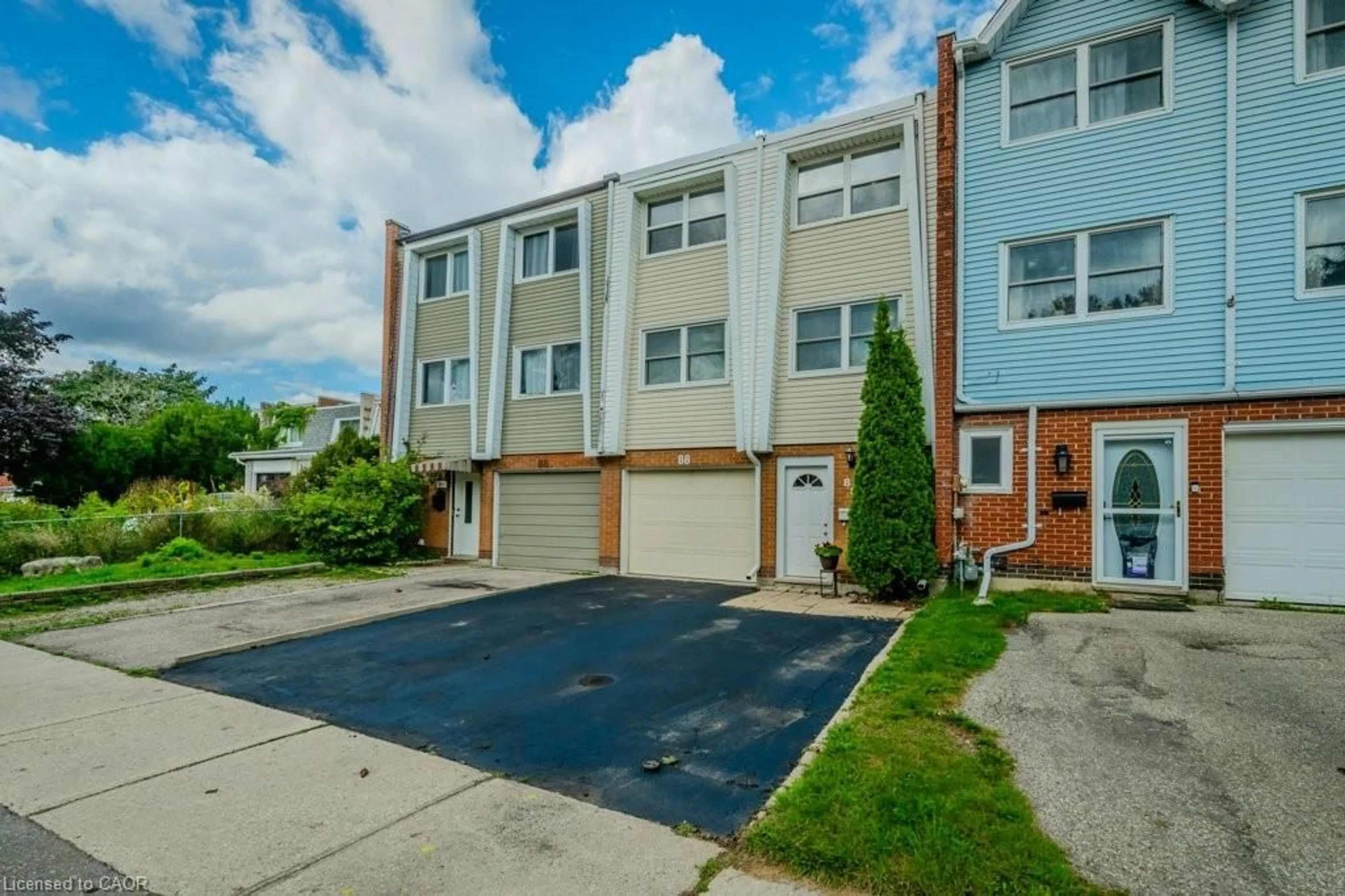 A pic from outside/outdoor area/front of a property/back of a property/a pic from drone, street for 88 Charles Best Pl, Kitchener Ontario N2M 5A3