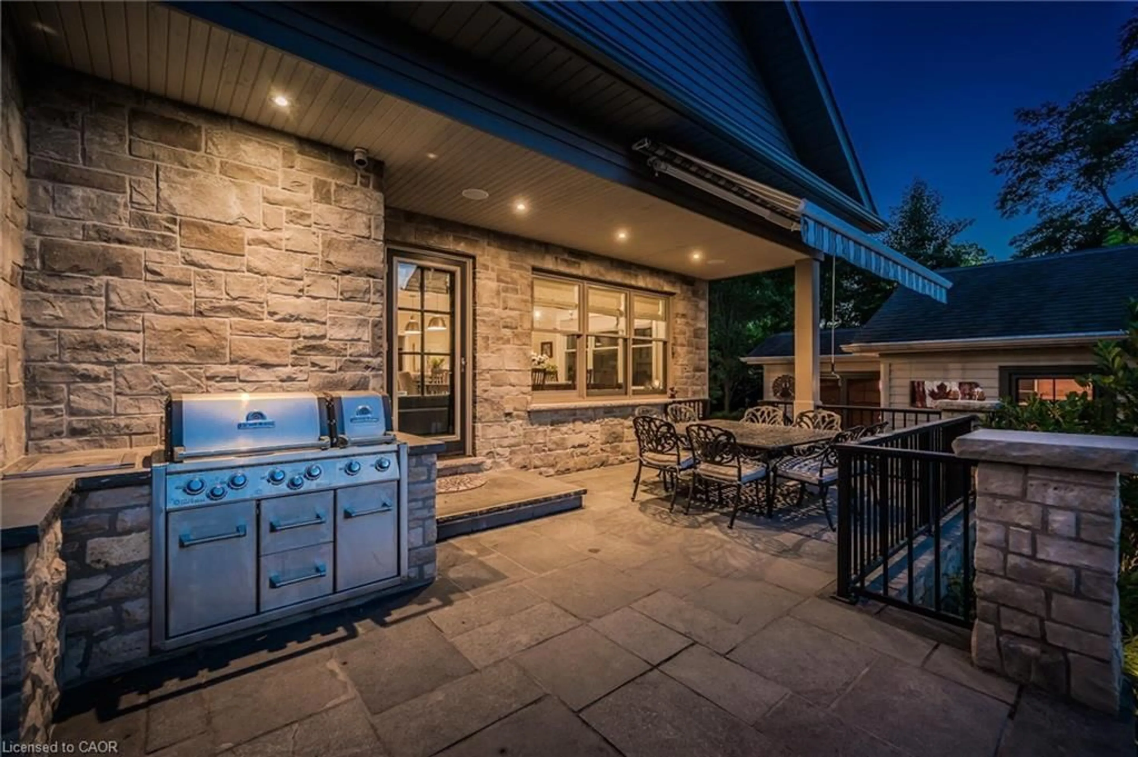 Patio, street for 506 James St, Elora Ontario N0B 1S0