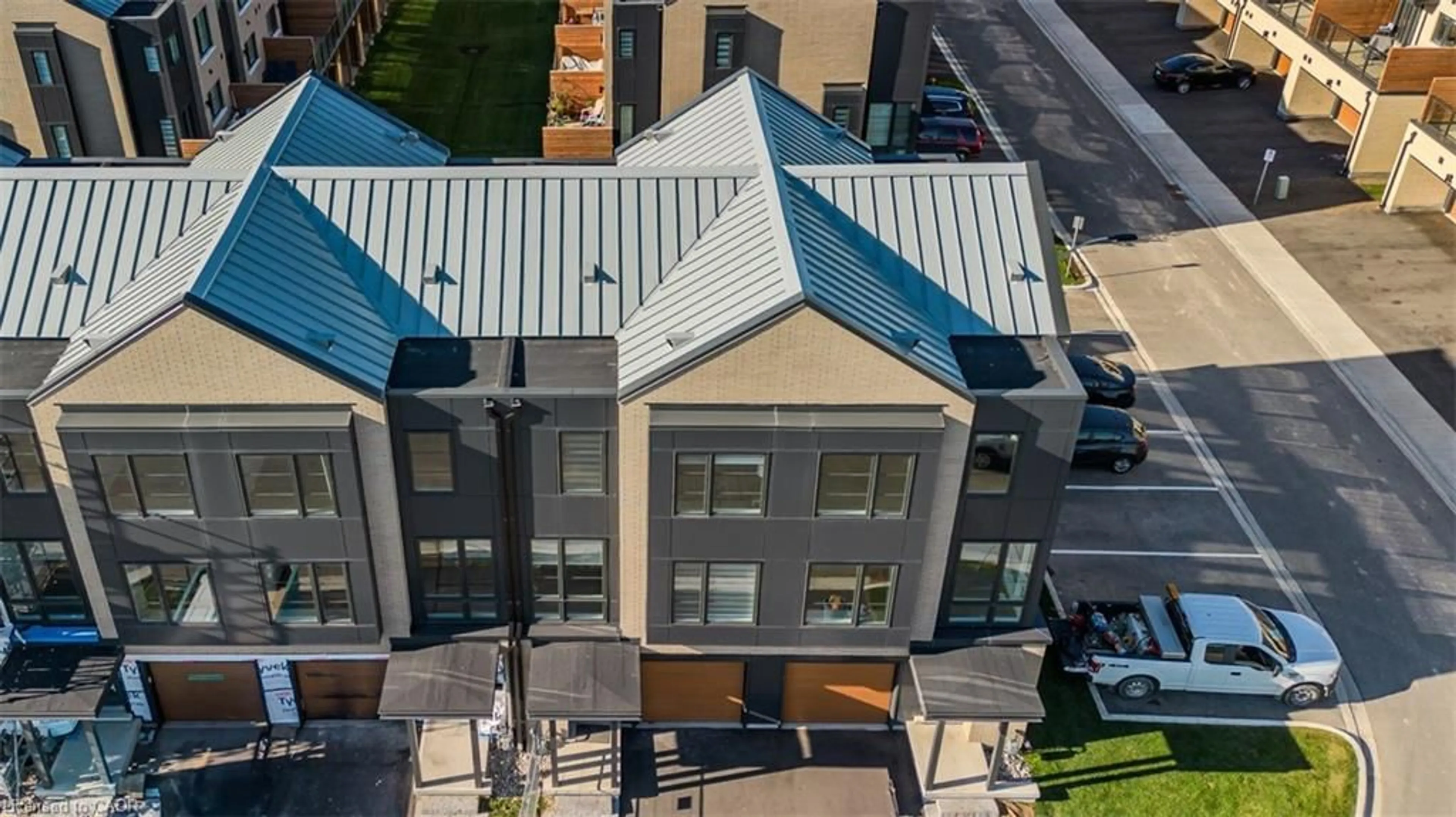 A pic from outside/outdoor area/front of a property/back of a property/a pic from drone, city buildings view from balcony for 2273 Turnberry Rd #52, Burlington Ontario L7M 2B2