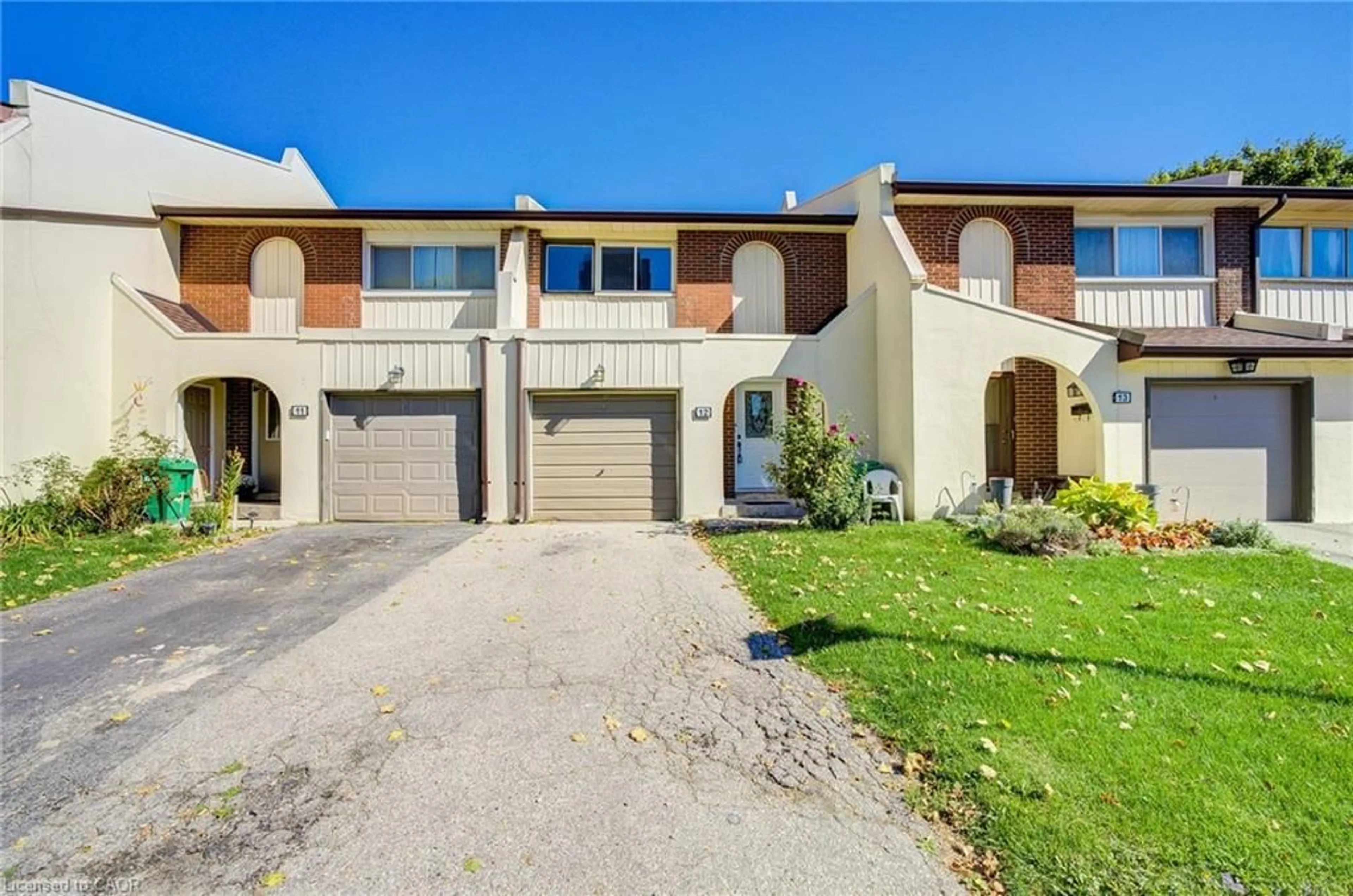 A pic from outside/outdoor area/front of a property/back of a property/a pic from drone, street for 41 Mississauga Valley Blvd #12, Mississauga Ontario L5A 3N5