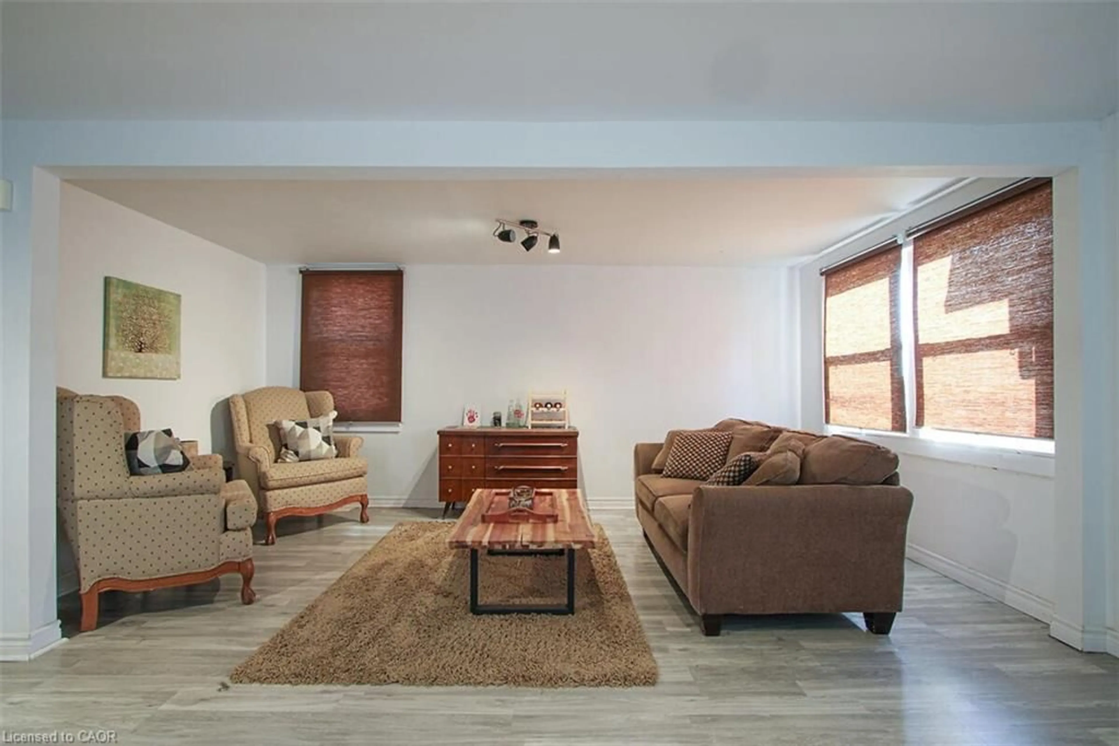 Living room with furniture, unknown for 727 Tate Ave, Hamilton Ontario L8H 6L8
