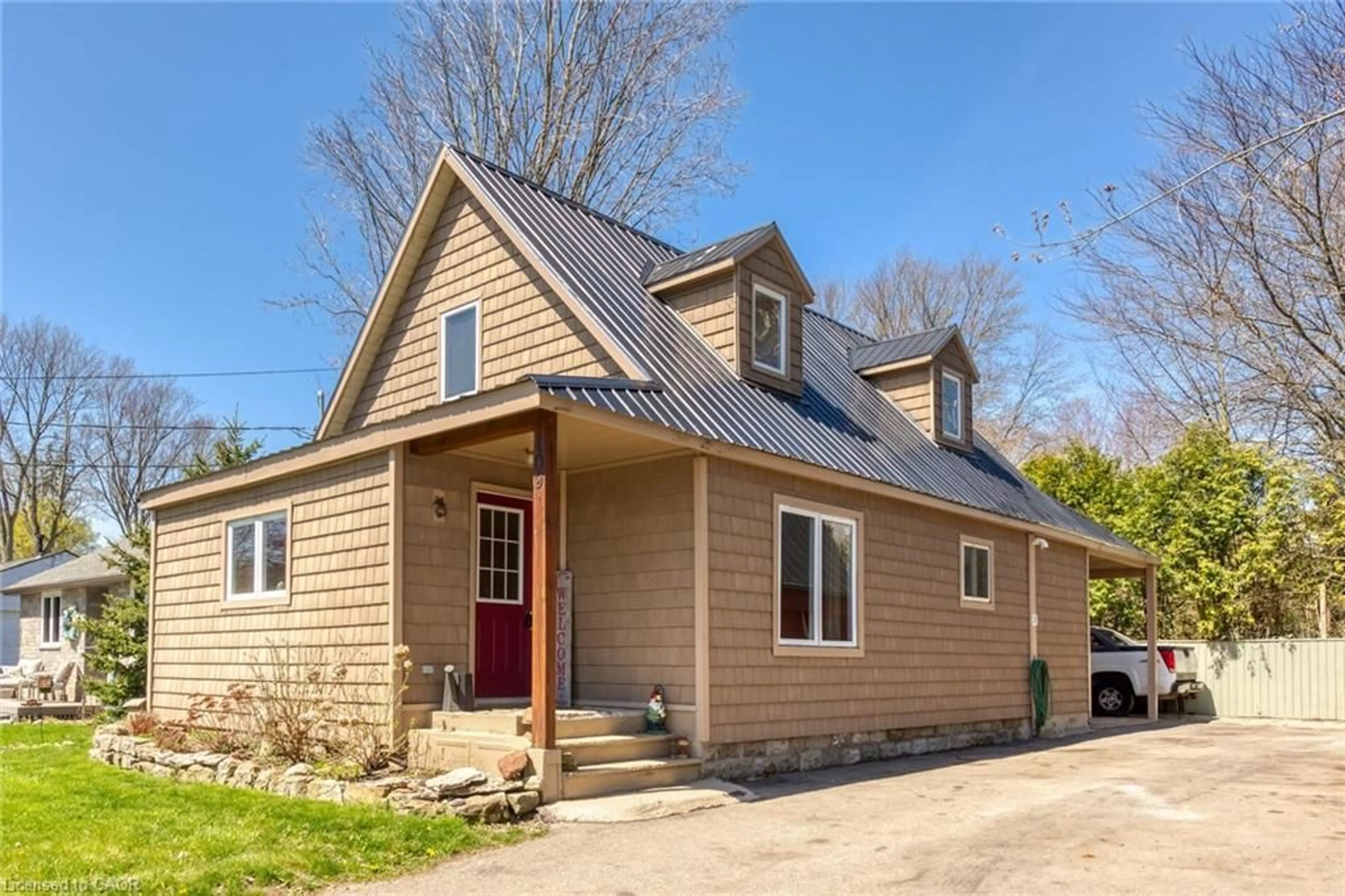 Home with vinyl exterior material, street for 109 Mcnab St, Port Dover Ontario N0A 1N0