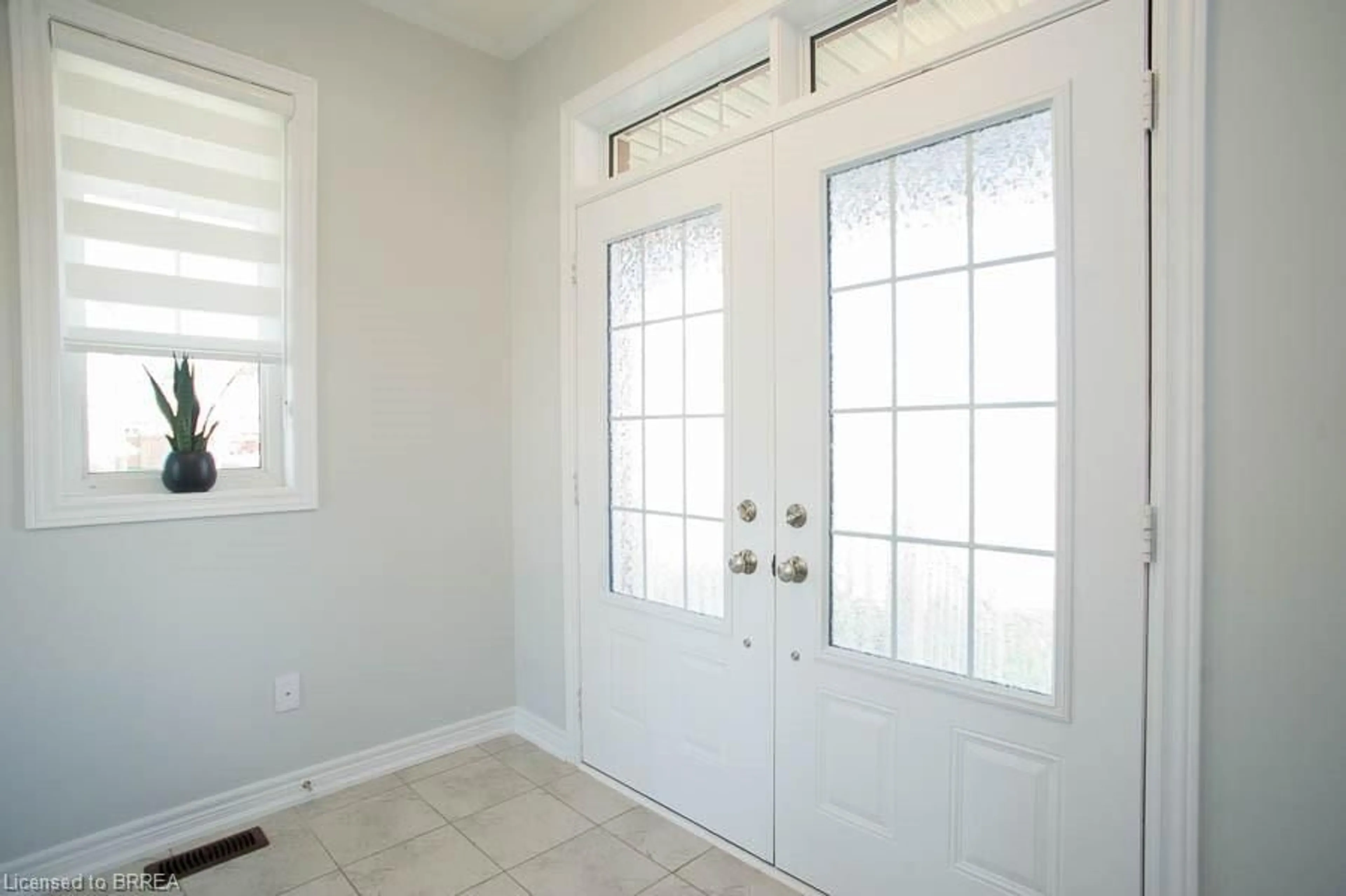 Indoor entryway for 2 Attlebery Cres, Paris Ontario N3L 0H9