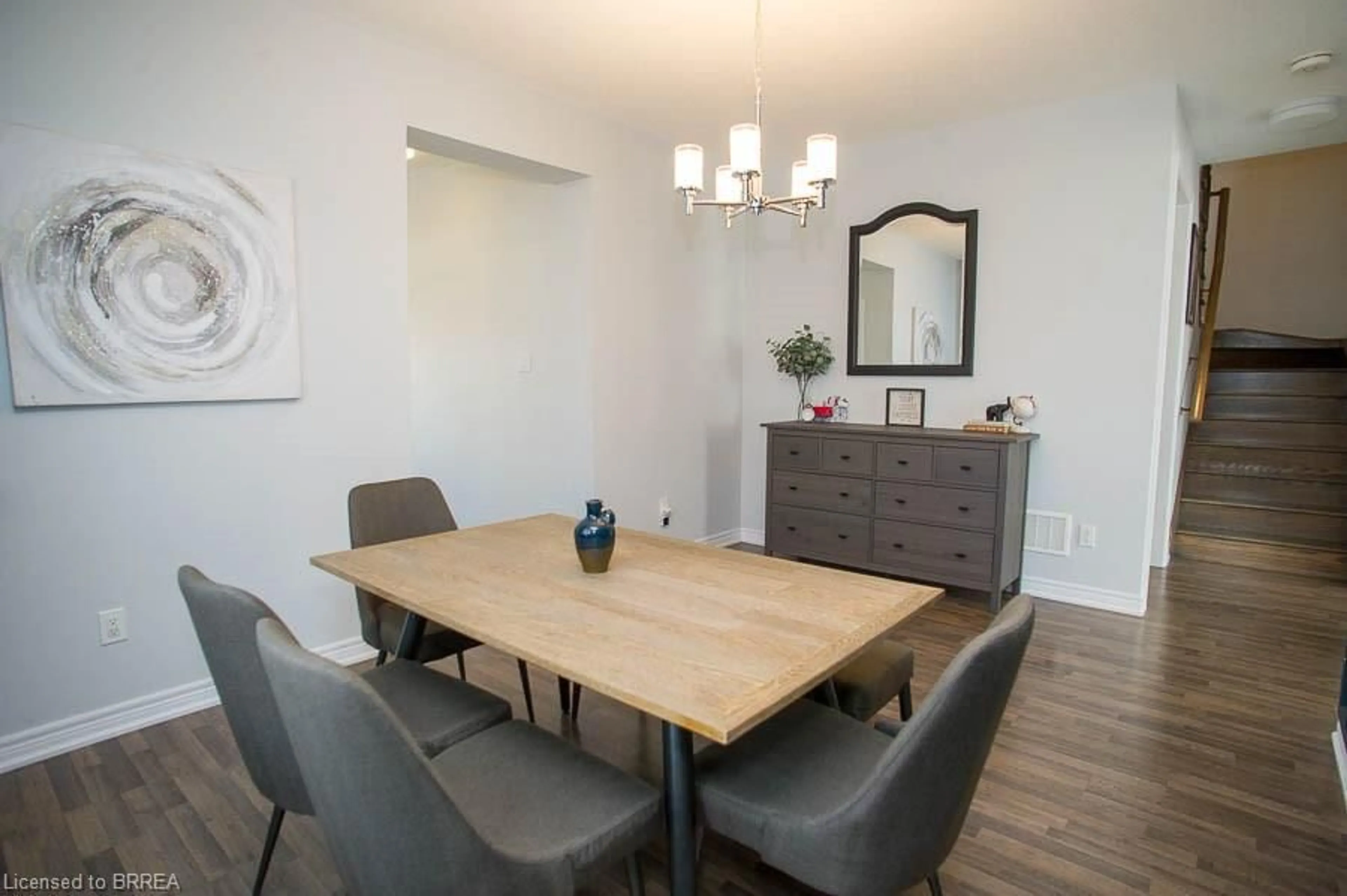 Dining room, wood/laminate floor for 2 Attlebery Cres, Paris Ontario N3L 0H9