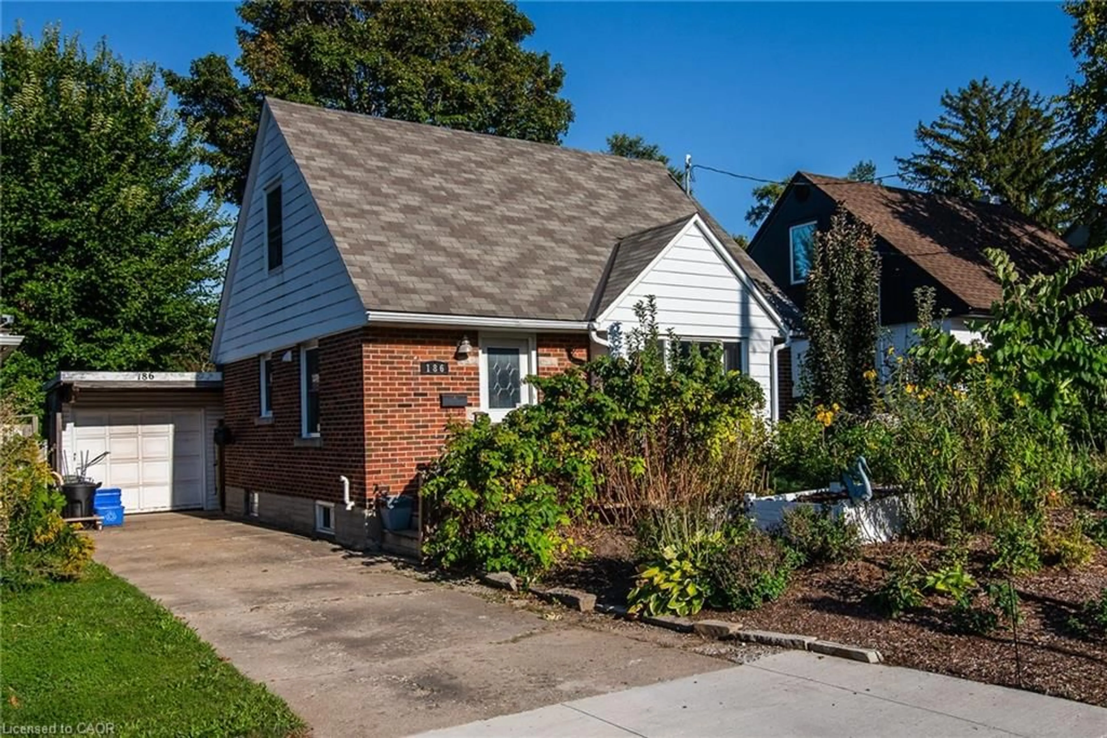 Home with brick exterior material, street for 186 Highland Rd, Kitchener Ontario N2M 3W2