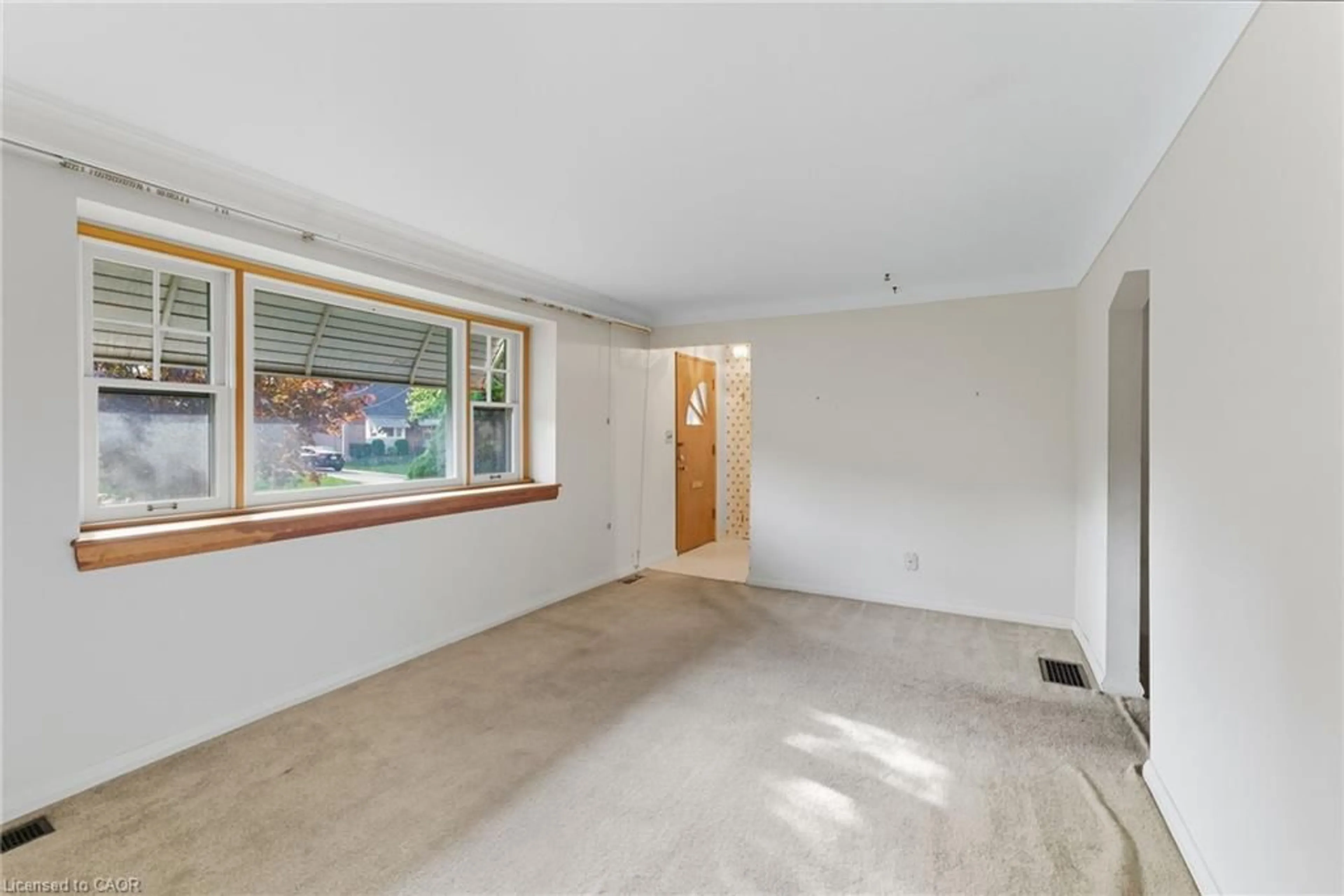 A pic of a room for 262 East 38th St, Hamilton Ontario L8V 4G3