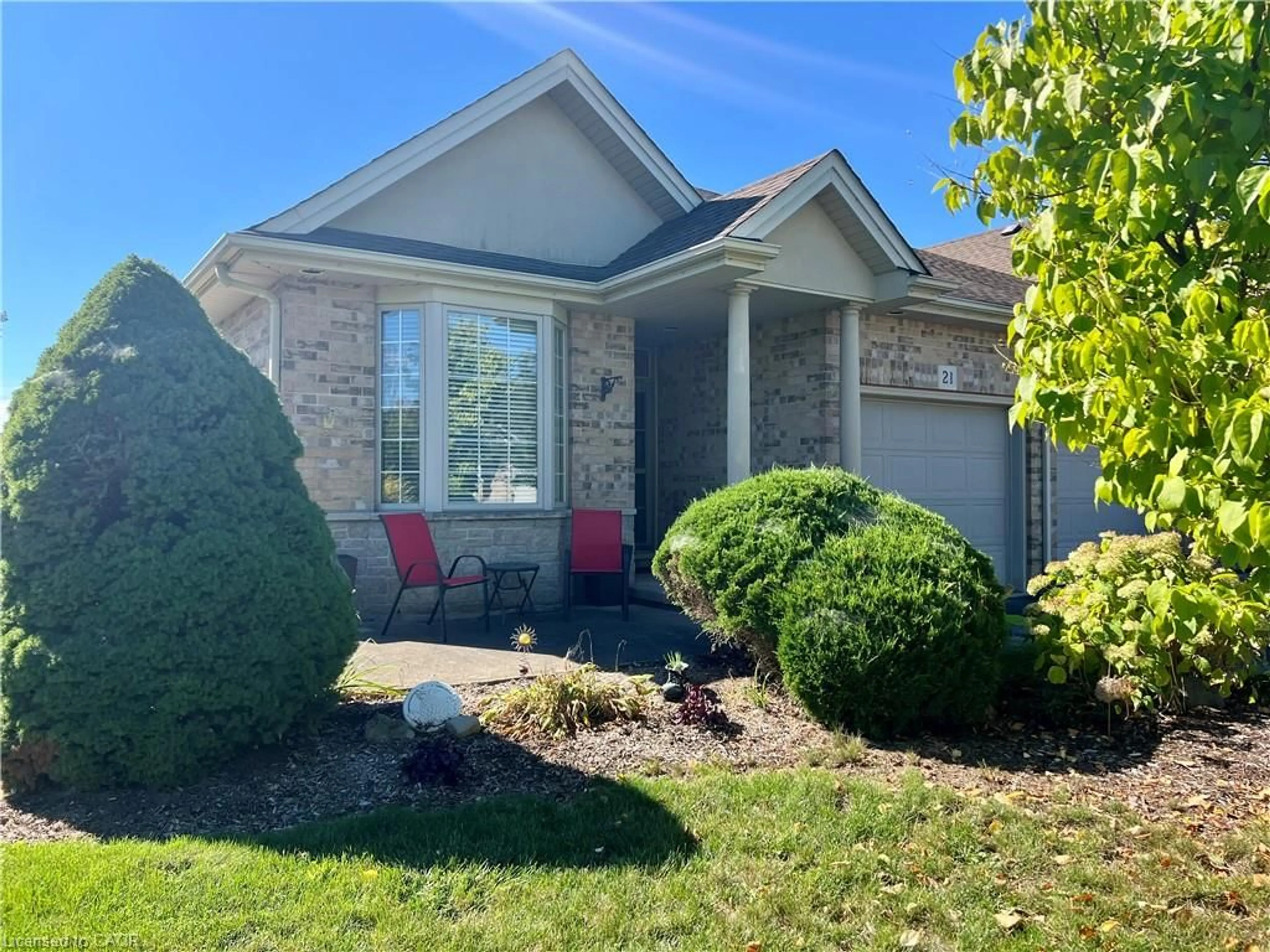 Home with brick exterior material, street for 21 Willowlanding Crt, Welland Ontario L3C 7L7