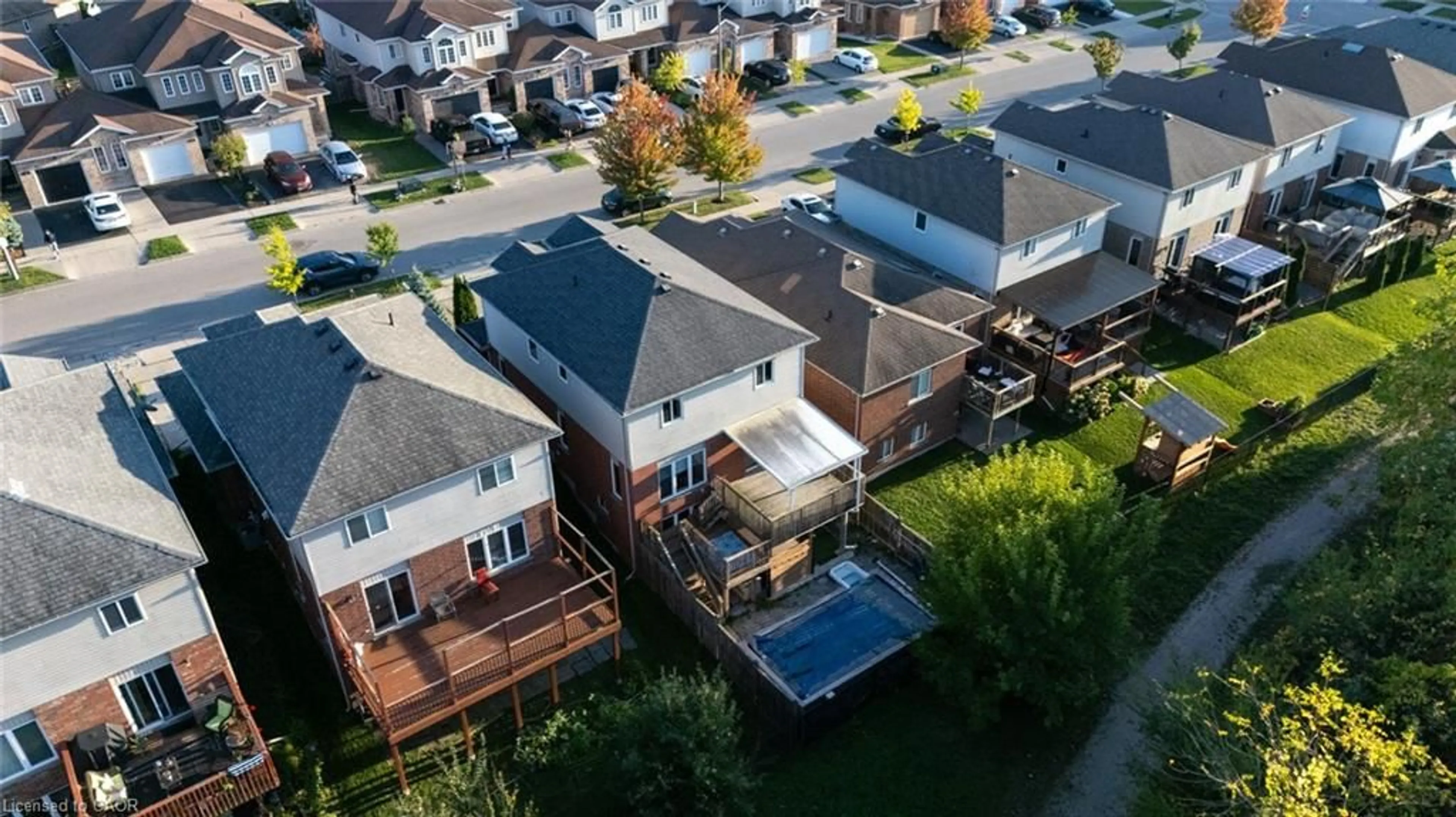 A pic from outside/outdoor area/front of a property/back of a property/a pic from drone, city buildings view from balcony for 31 Broadoaks Dr, Cambridge Ontario N1T 2C3