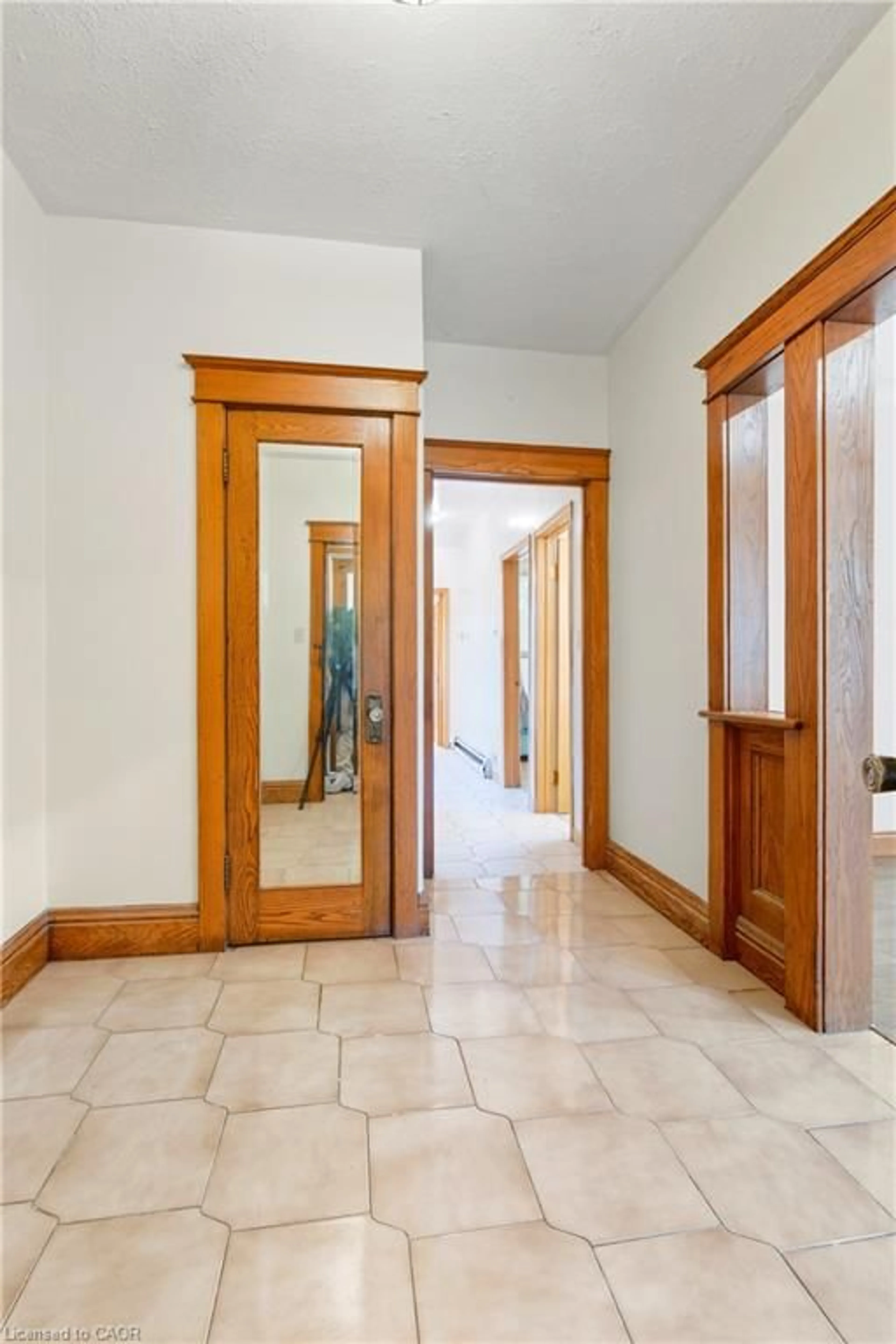 Indoor foyer for 11 Holton Ave, Hamilton Ontario L8M 2L3