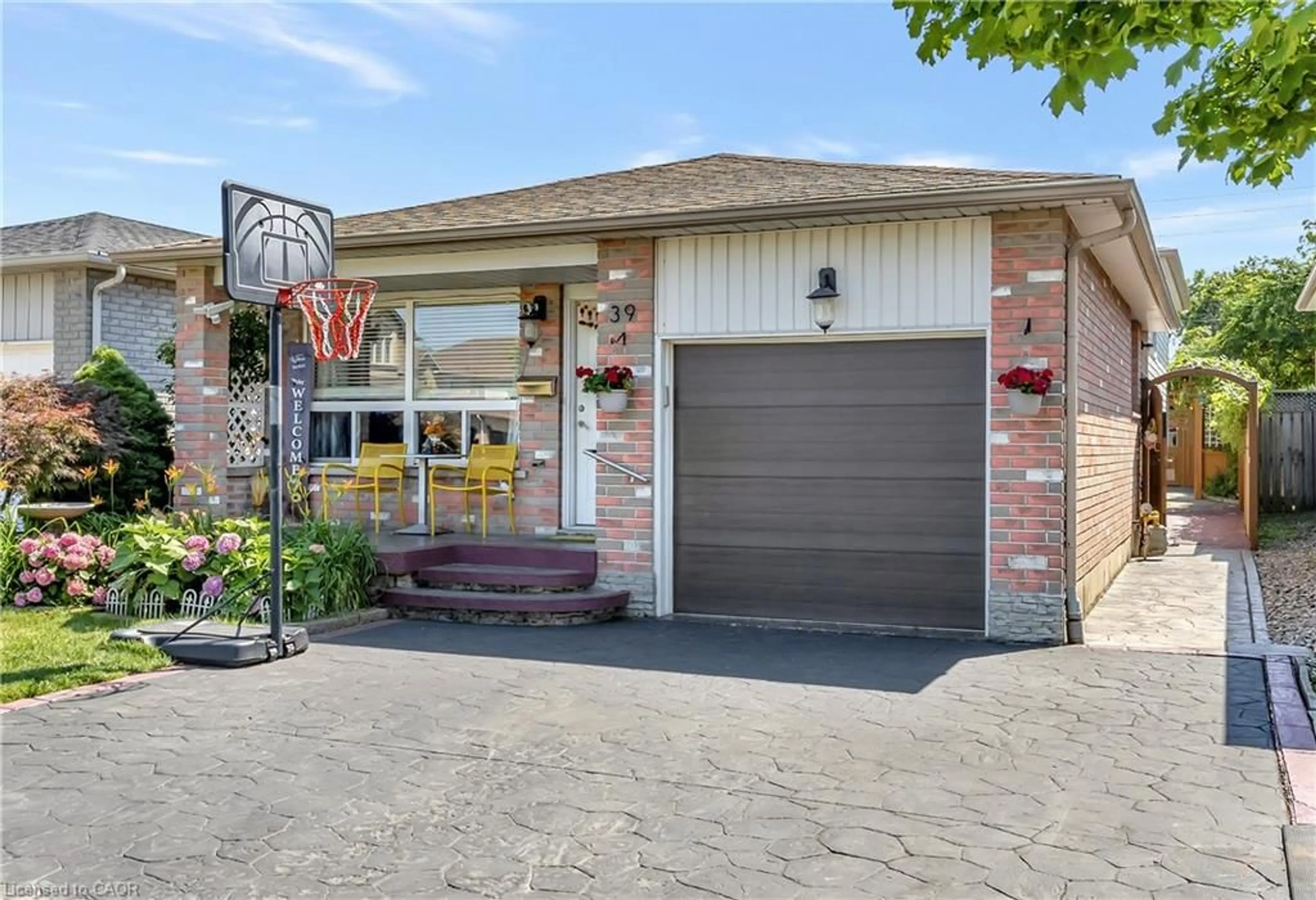 Home with brick exterior material, street for 39 Marilyn Crt, Hamilton Ontario L9B 2T5