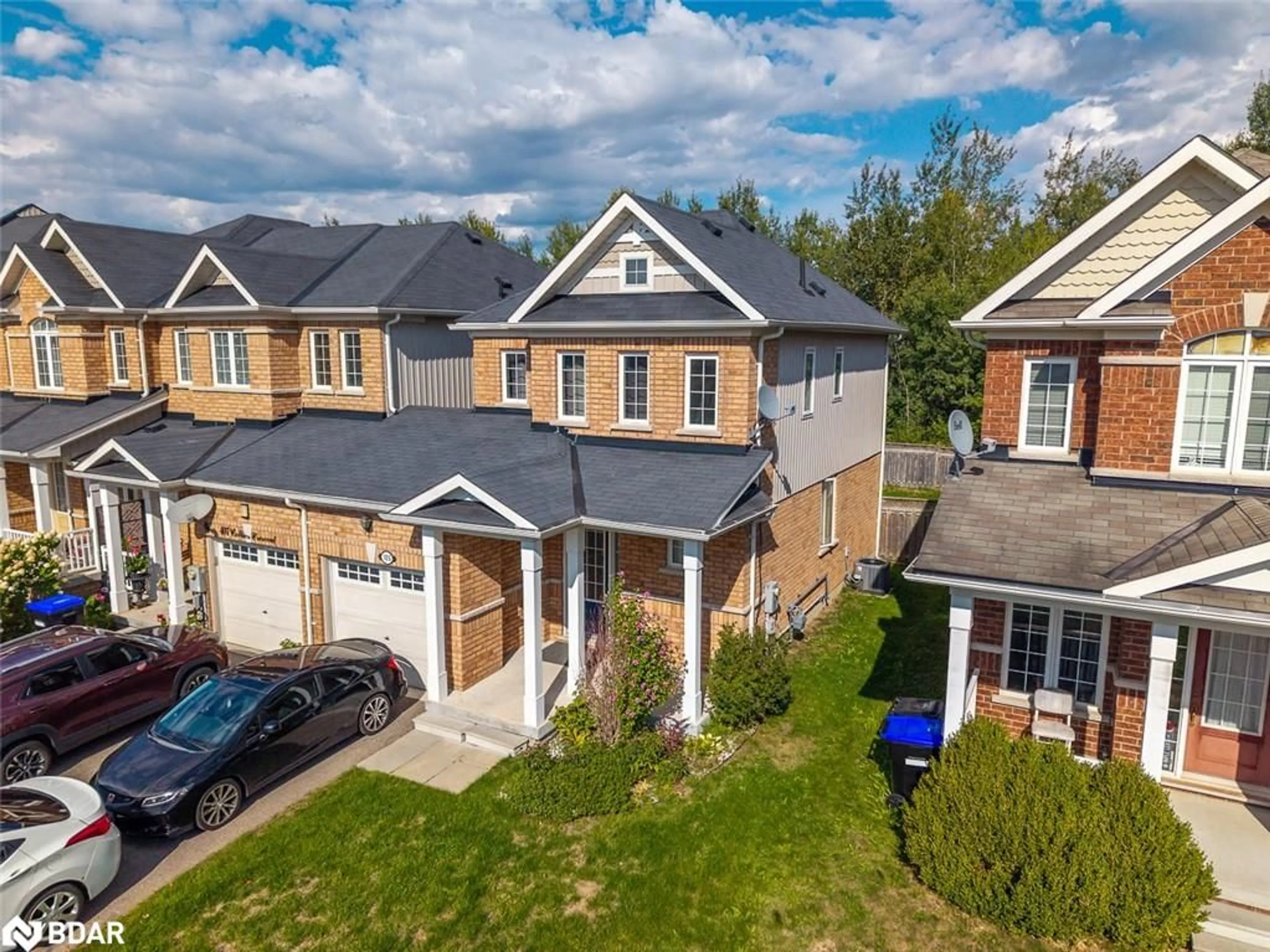 A pic from outside/outdoor area/front of a property/back of a property/a pic from drone, street for 105 Collier Cres, Angus Ontario L0M 1B5