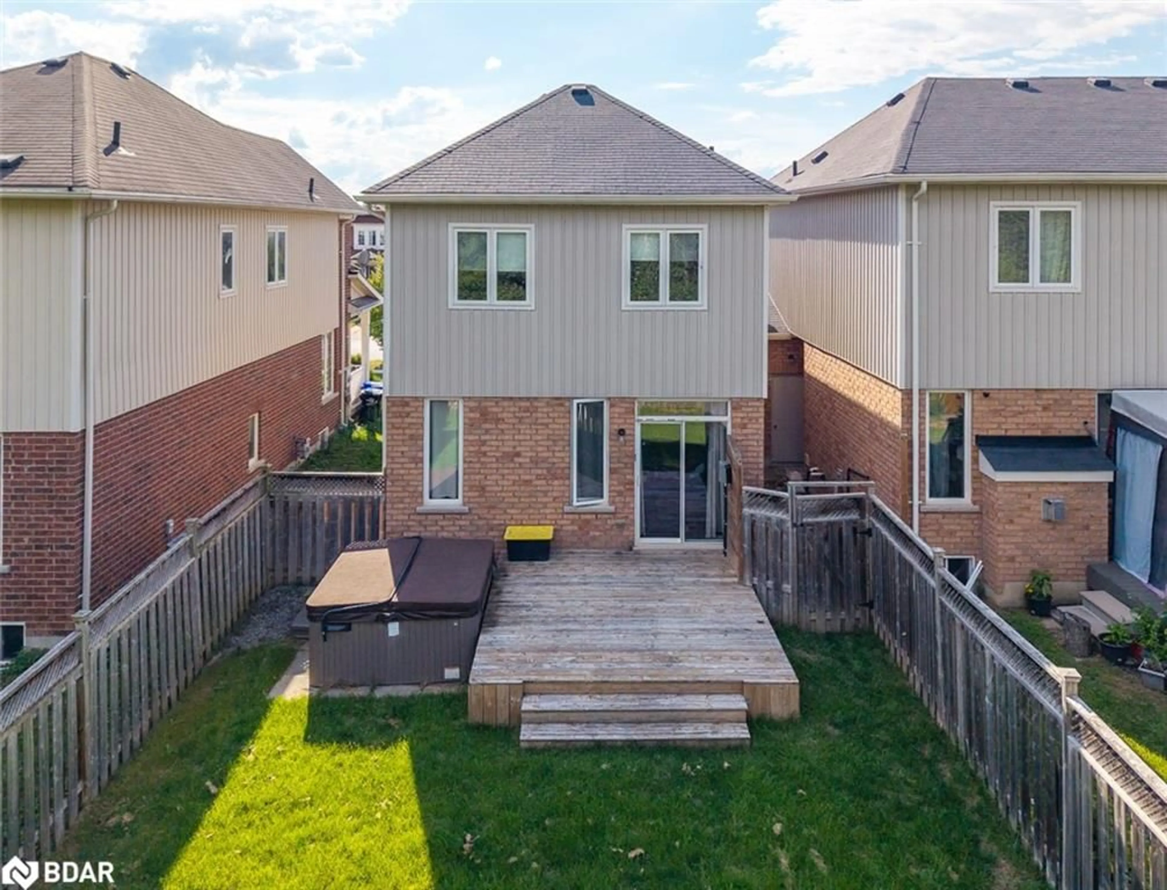 A pic from outside/outdoor area/front of a property/back of a property/a pic from drone, street for 105 Collier Cres, Angus Ontario L0M 1B5