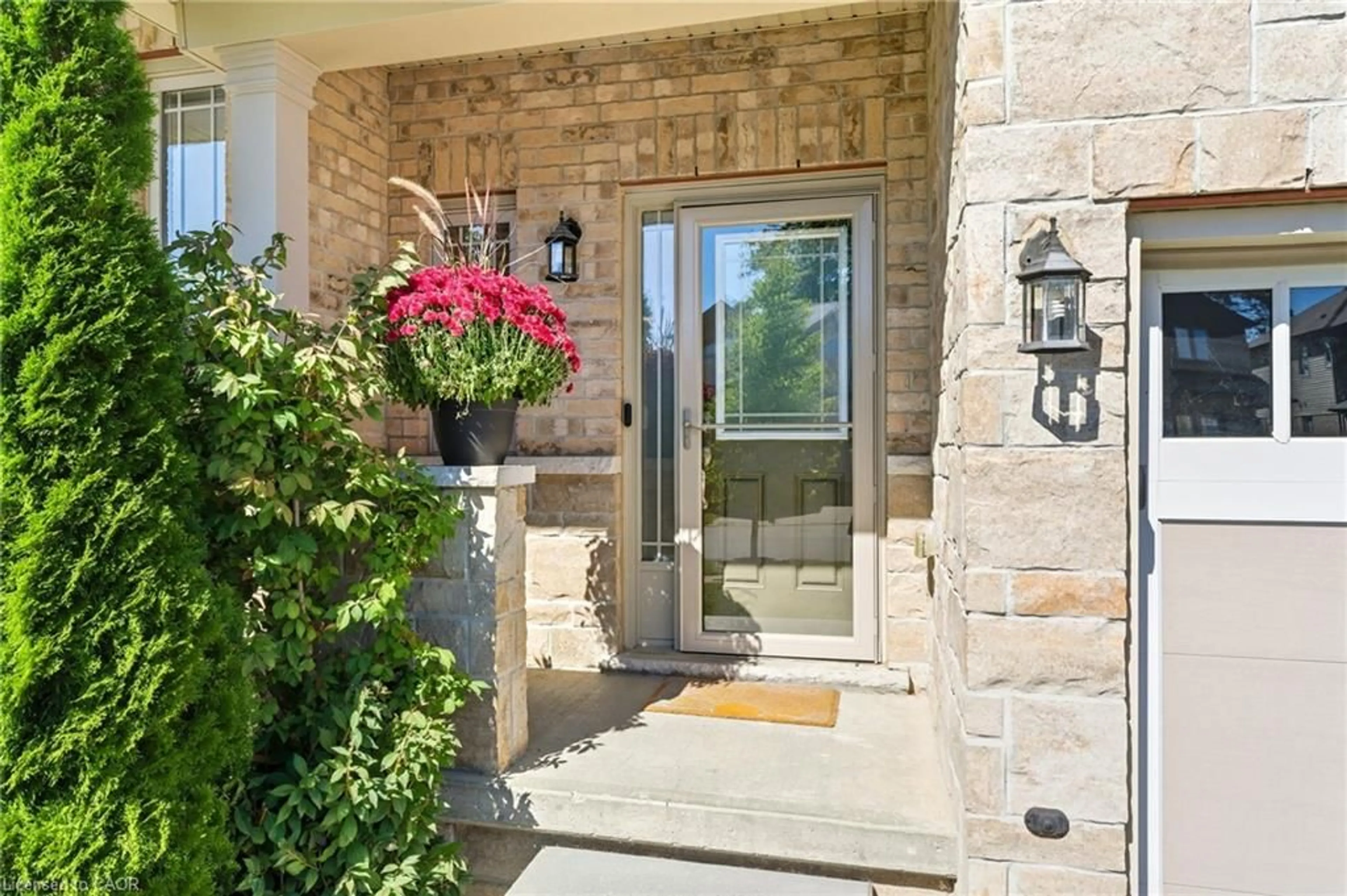 Indoor entryway for 8 Elmbank Trail, Kitchener Ontario N2R 0B3