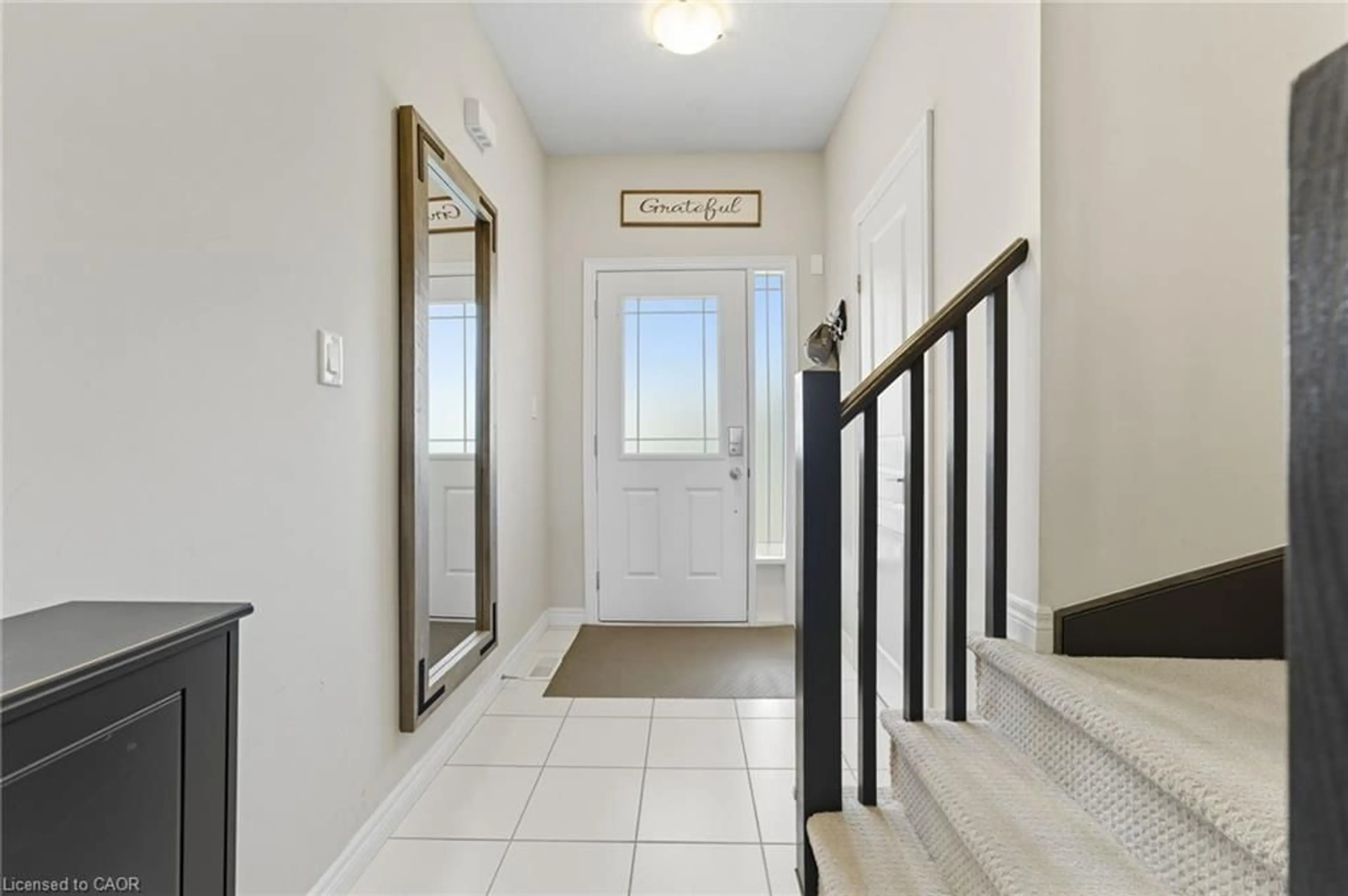 Indoor entryway for 8 Elmbank Trail, Kitchener Ontario N2R 0B3