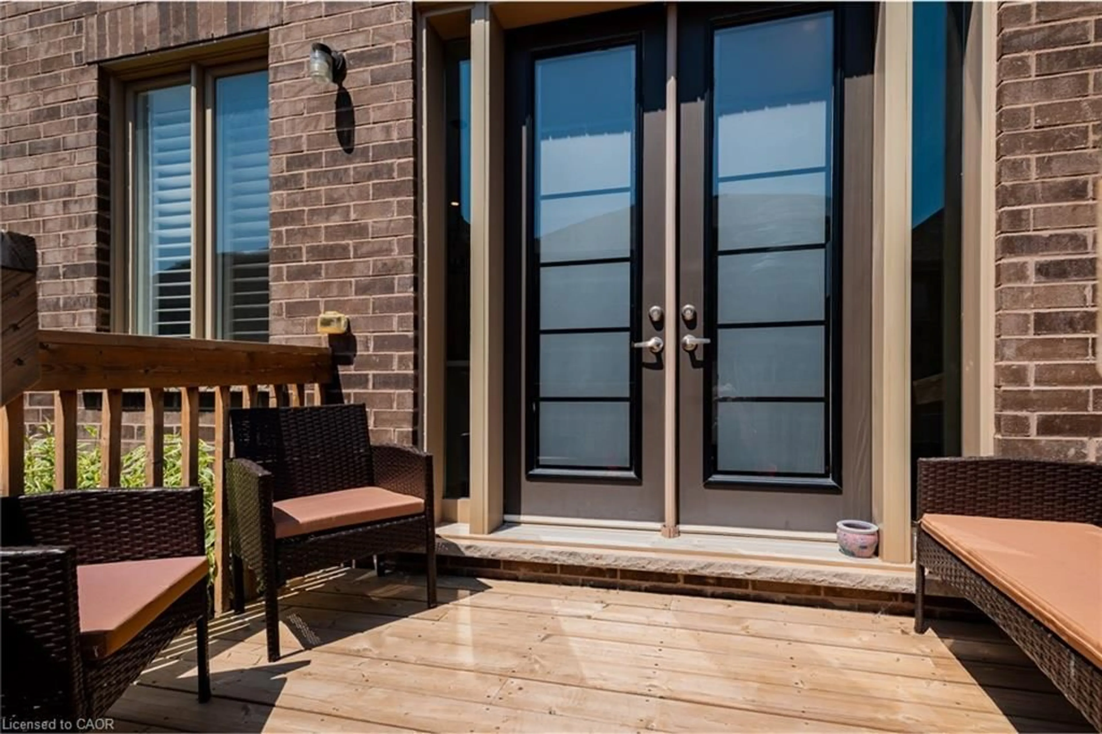 Indoor entryway for 66 Merlin St, Oakville Ontario L6H 0Z4