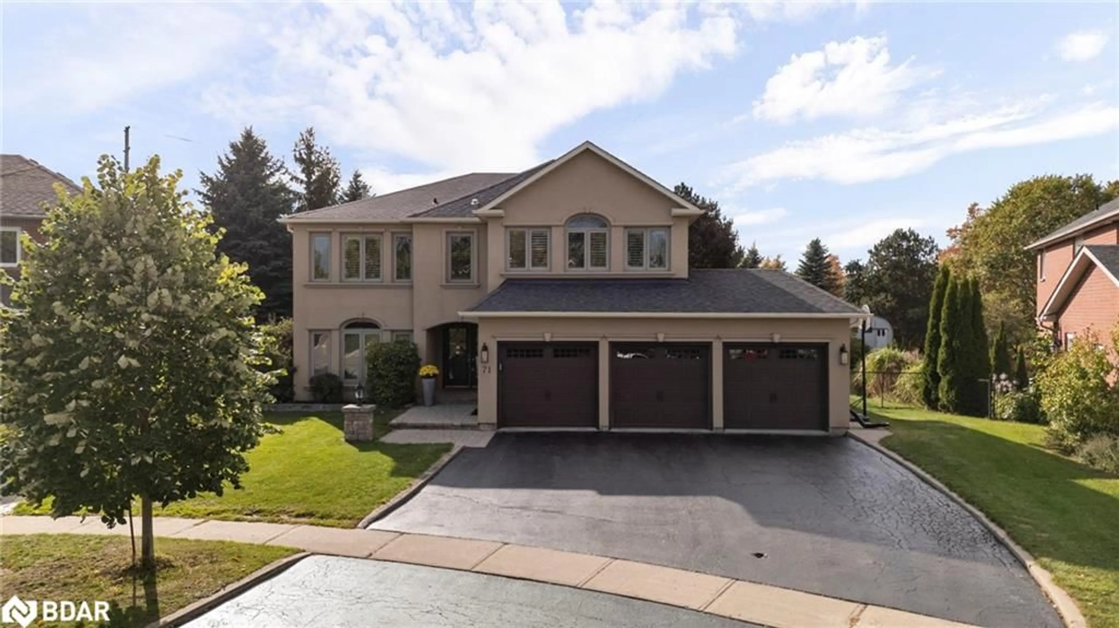 Home with brick exterior material, street for 71 Cityview Cir, Barrie Ontario L4N 7V1