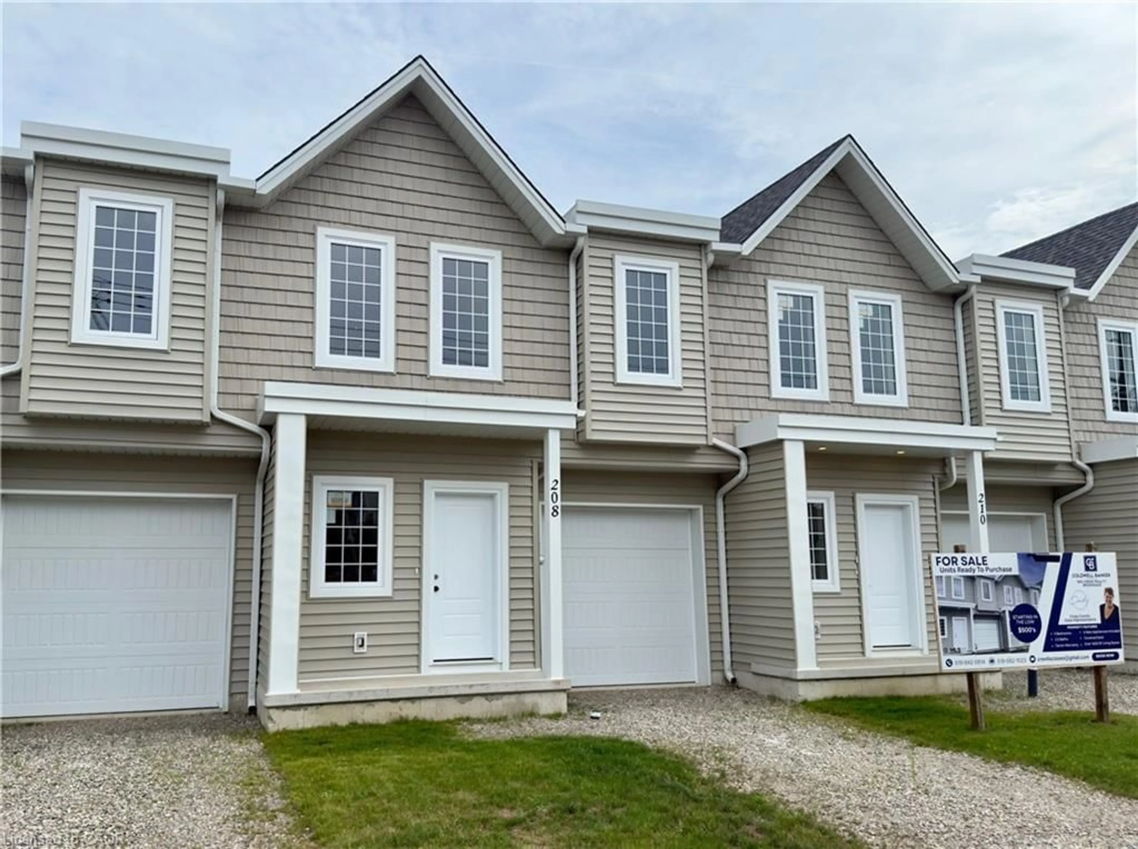 Home with vinyl exterior material, street for 208 William St, Delhi Ontario N4B 1M8