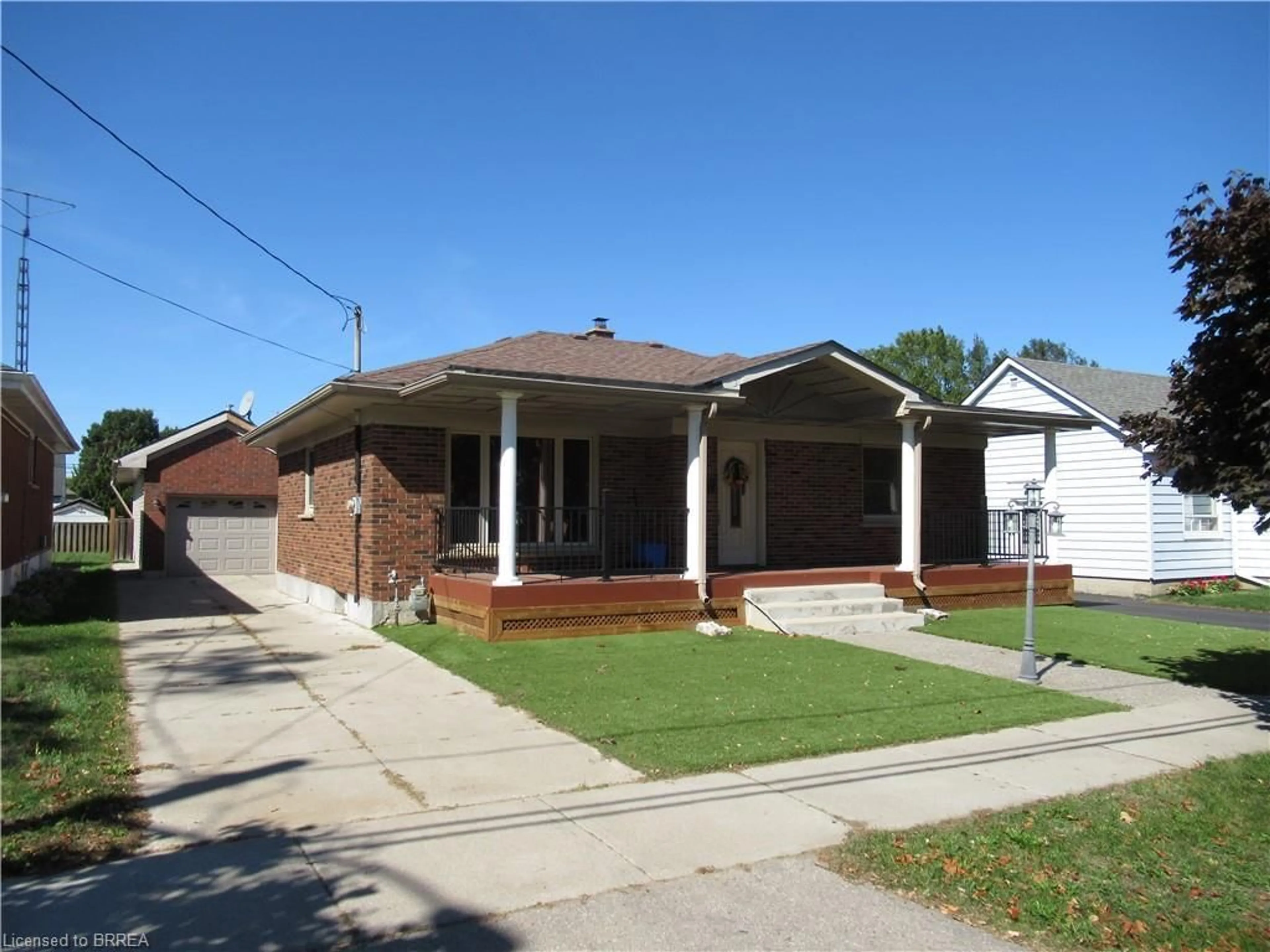 Home with brick exterior material, street for 140 Grand St, Brantford Ontario N3R 4B7