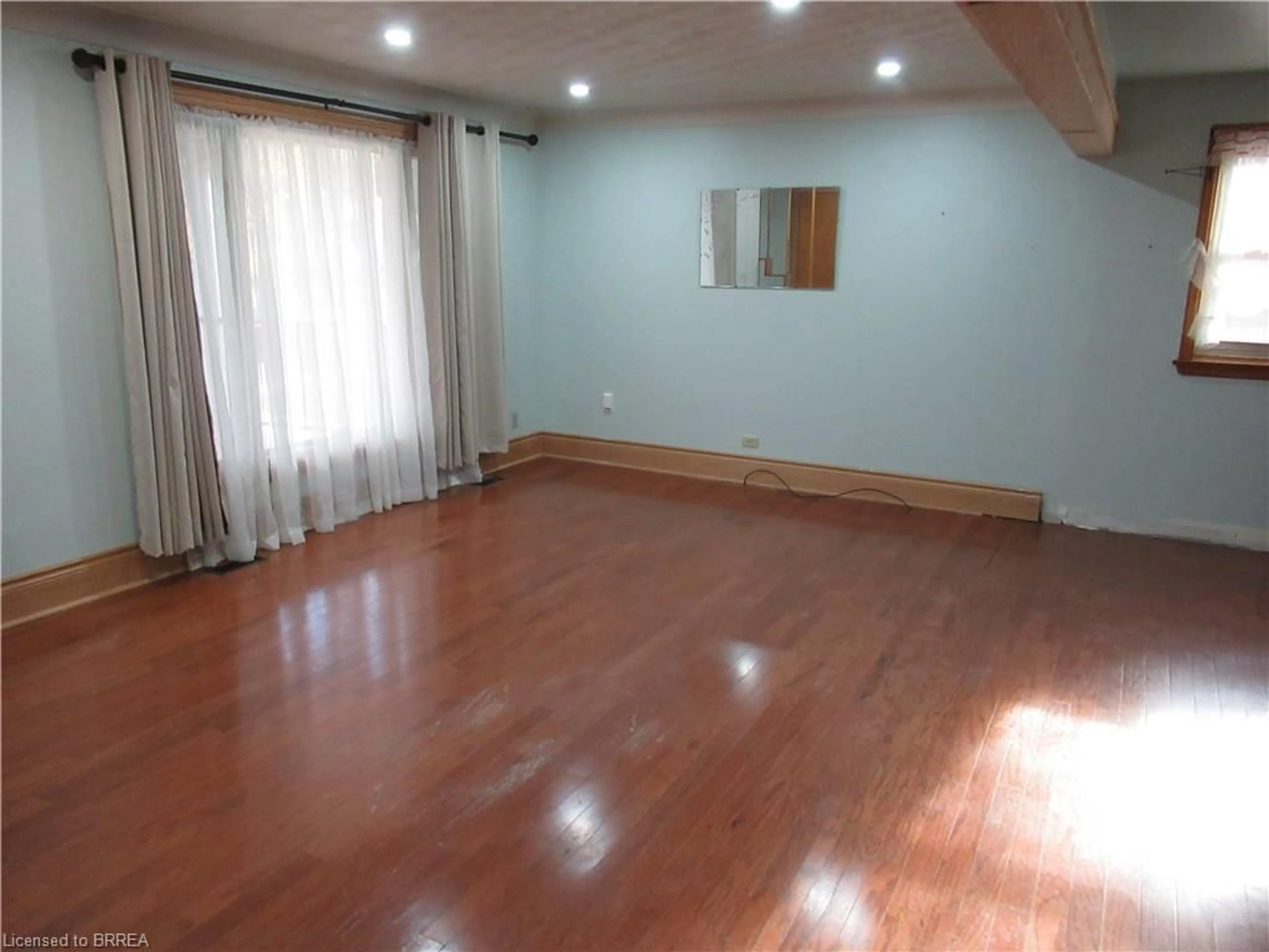 A pic of a room for 140 Grand St, Brantford Ontario N3R 4B7