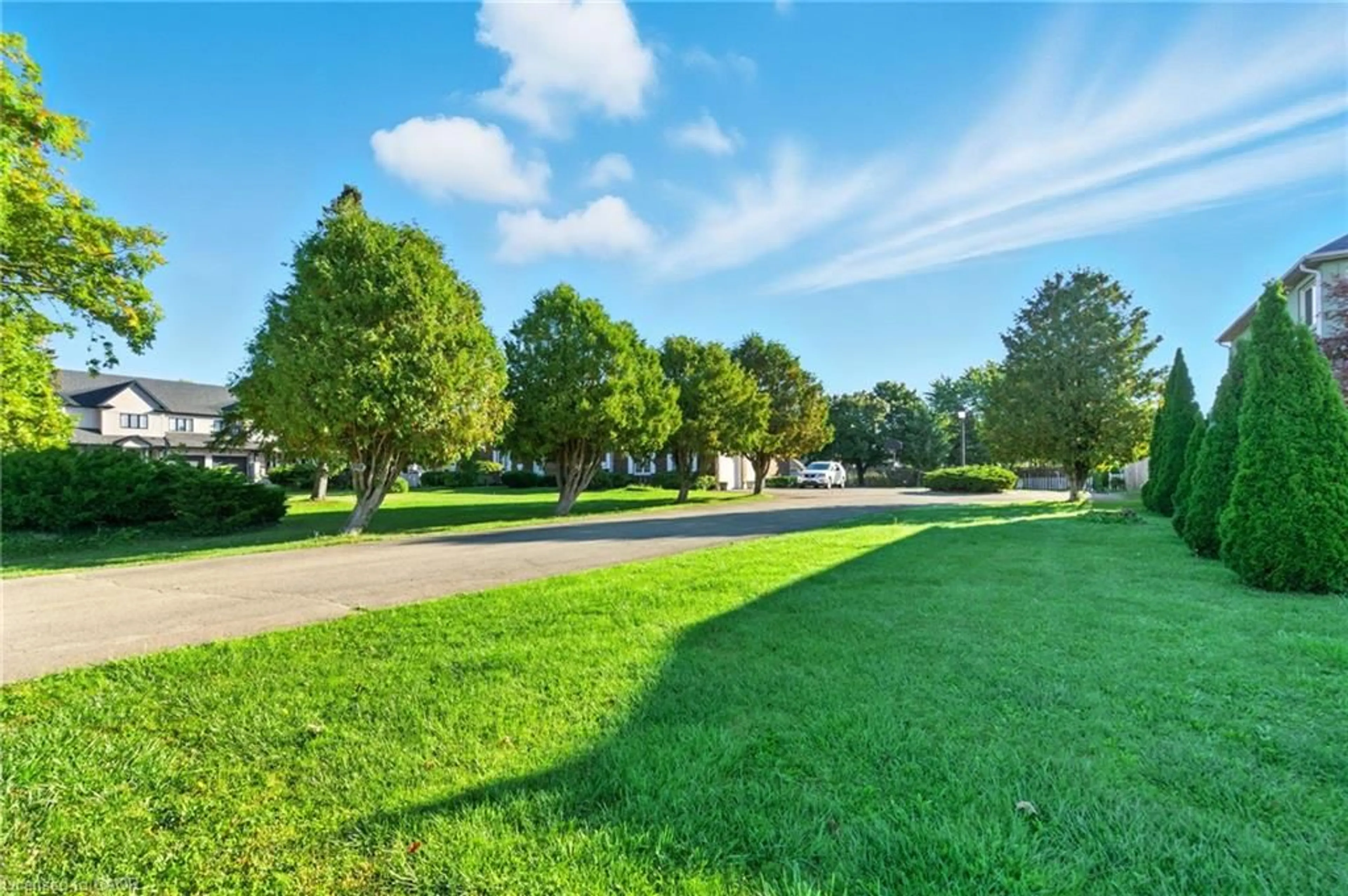 A pic from outside/outdoor area/front of a property/back of a property/a pic from drone, street for 6916 Garner Rd, Niagara Falls Ontario L2E 6S5