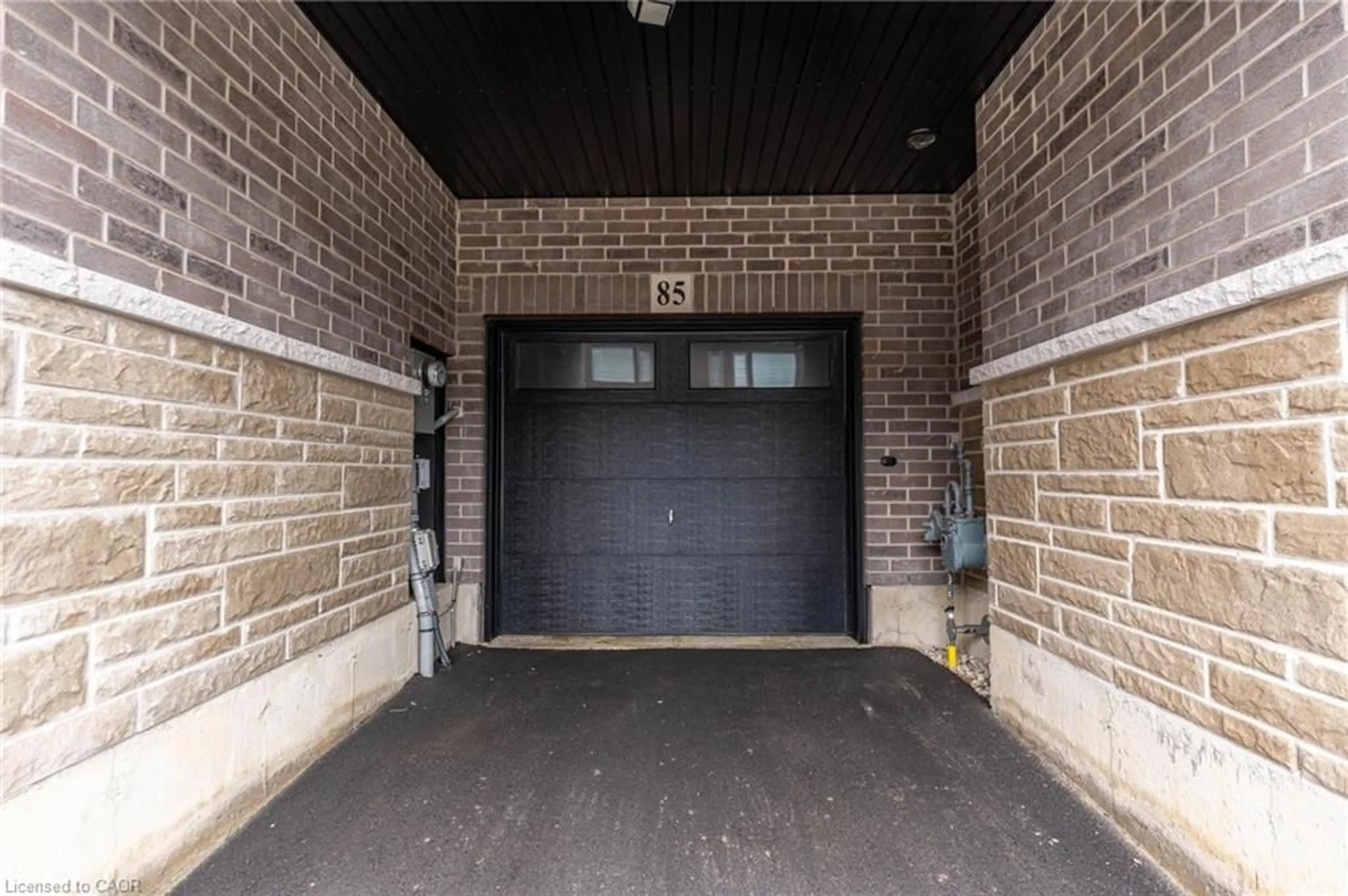 Indoor garage for 61 Soho St #85, Hamilton Ontario L8J 0M6