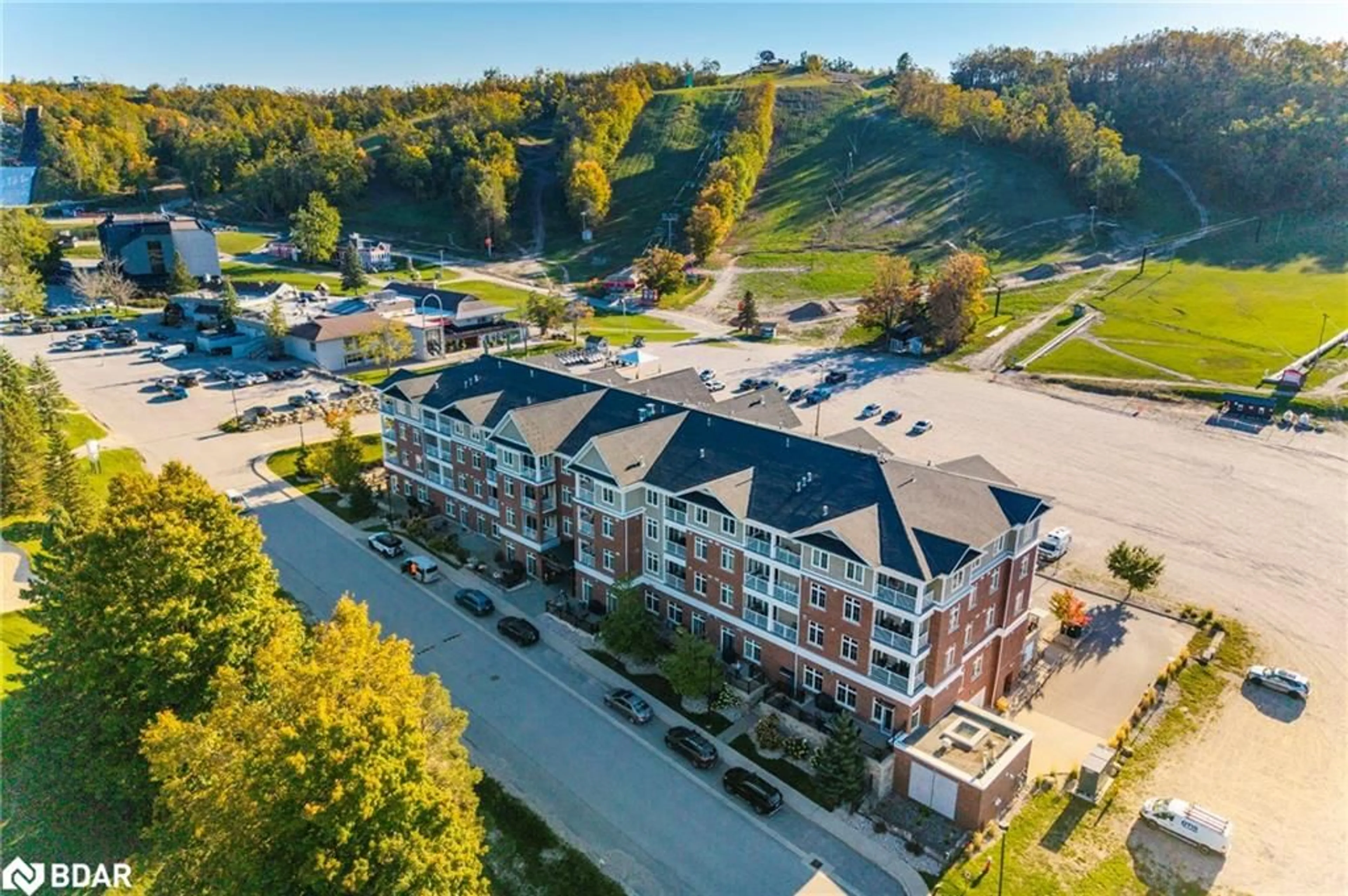 A pic from outside/outdoor area/front of a property/back of a property/a pic from drone, unknown for 40 Horseshoe Boulevard Blvd #207, Oro-Medonte Ontario L4M 4Y8