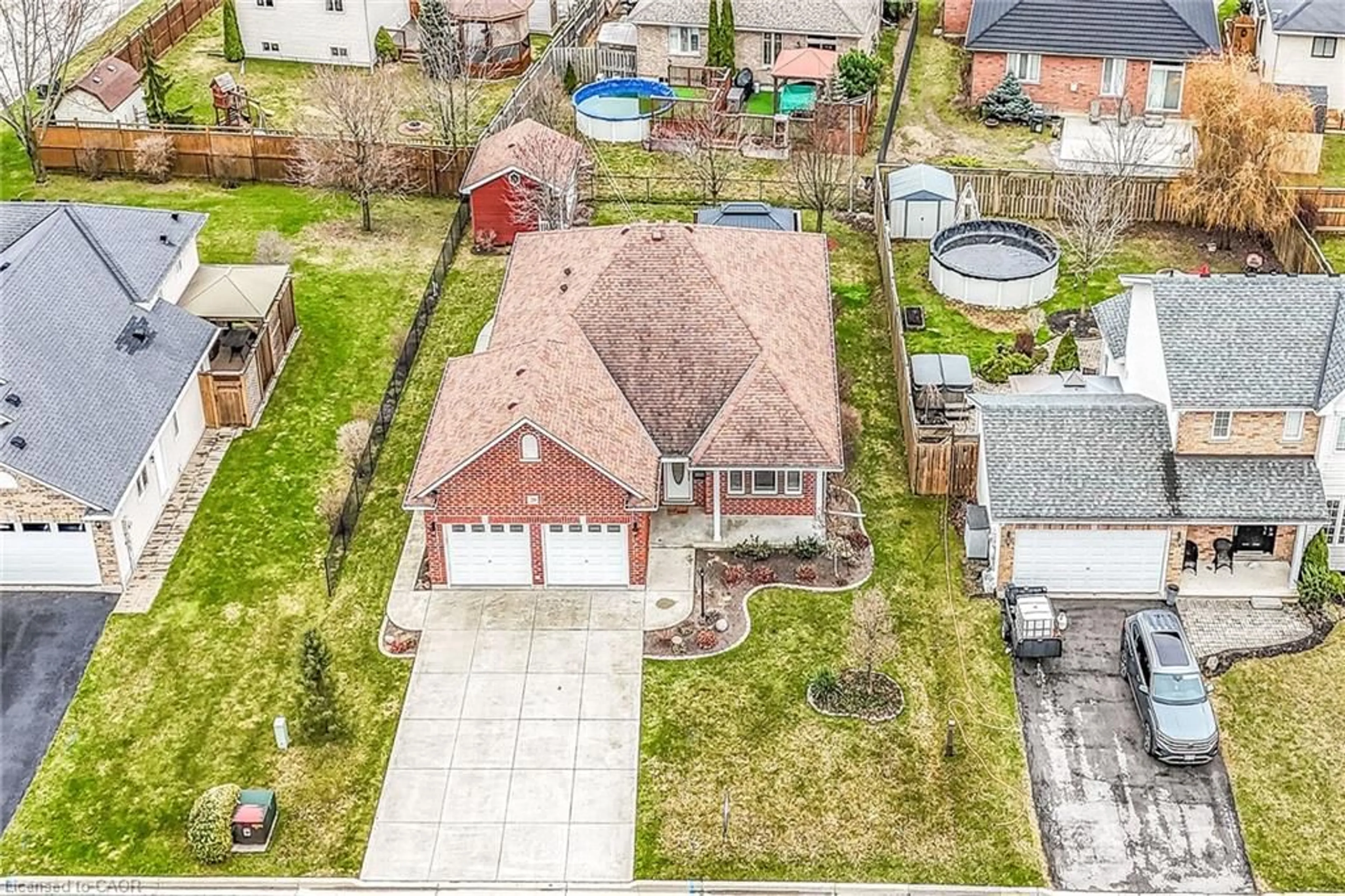 A pic from outside/outdoor area/front of a property/back of a property/a pic from drone, street for 20 Oak Cres, Hagersville Ontario N0A 1H0