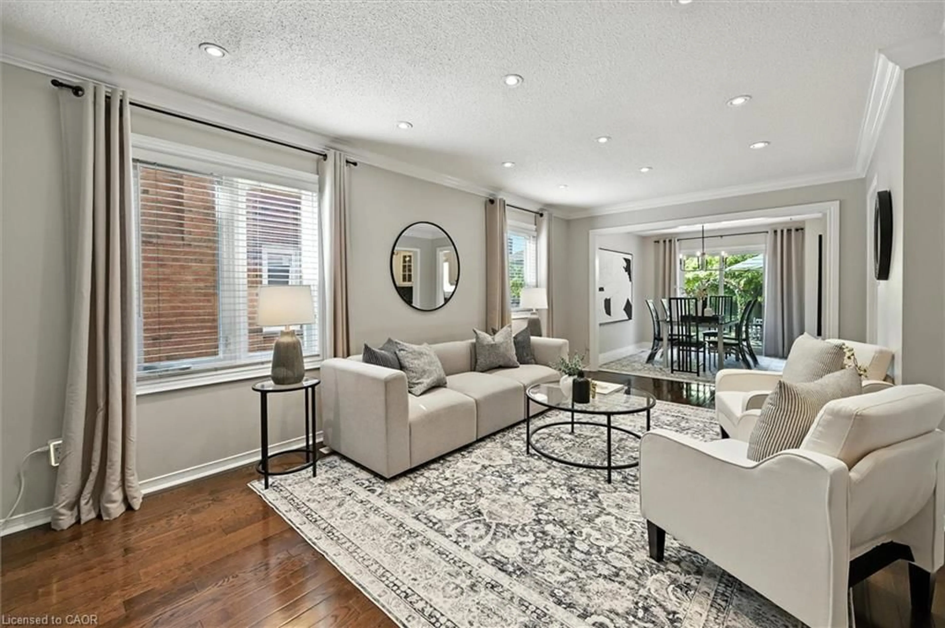 Living room with furniture, unknown for 5516 Haddon Hall Rd, Mississauga Ontario L5M 5G5