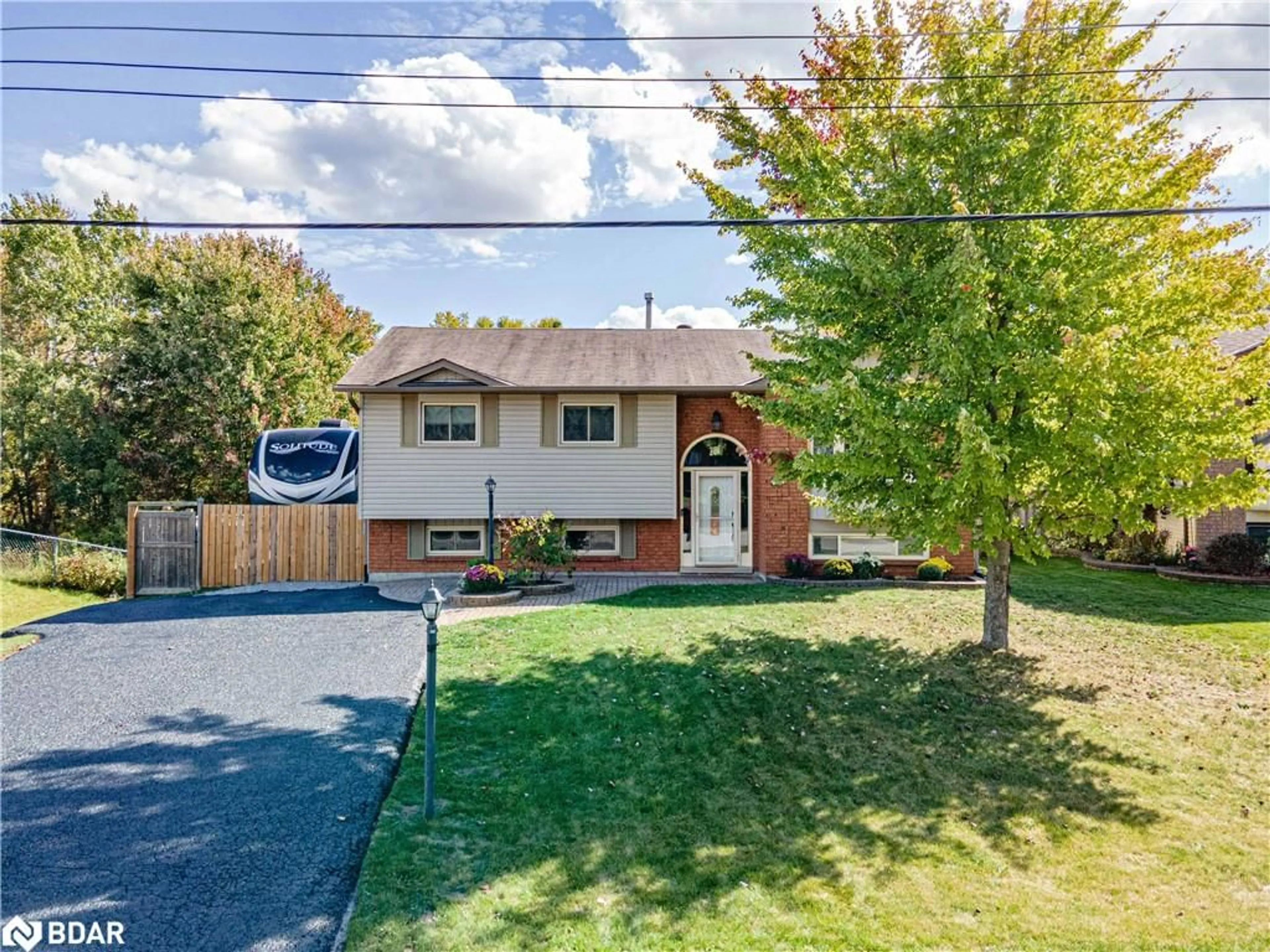 A pic from outside/outdoor area/front of a property/back of a property/a pic from drone, street for 52 Roth St, Angus Ontario L3W 0G7