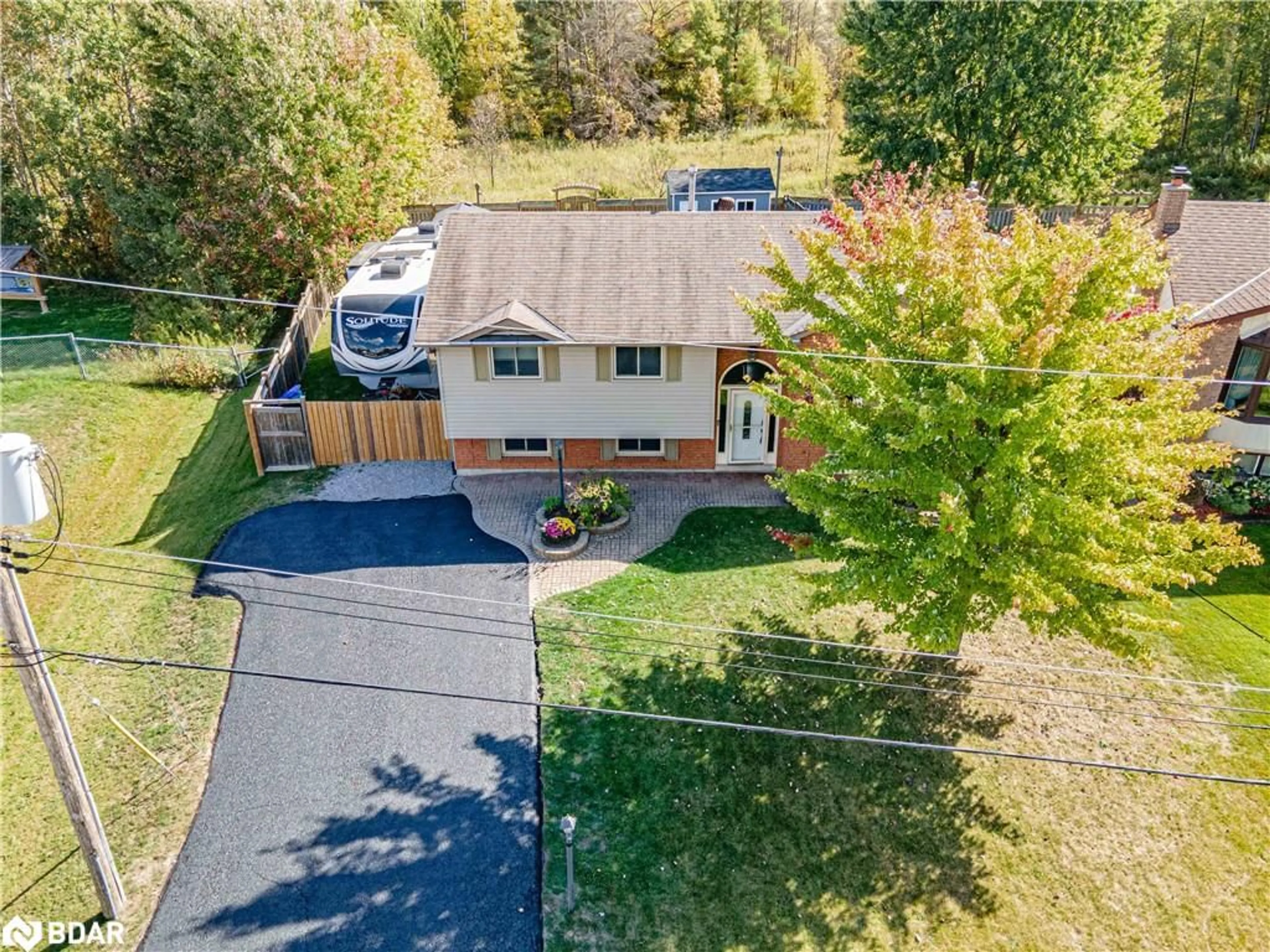 A pic from outside/outdoor area/front of a property/back of a property/a pic from drone, street for 52 Roth St, Angus Ontario L3W 0G7
