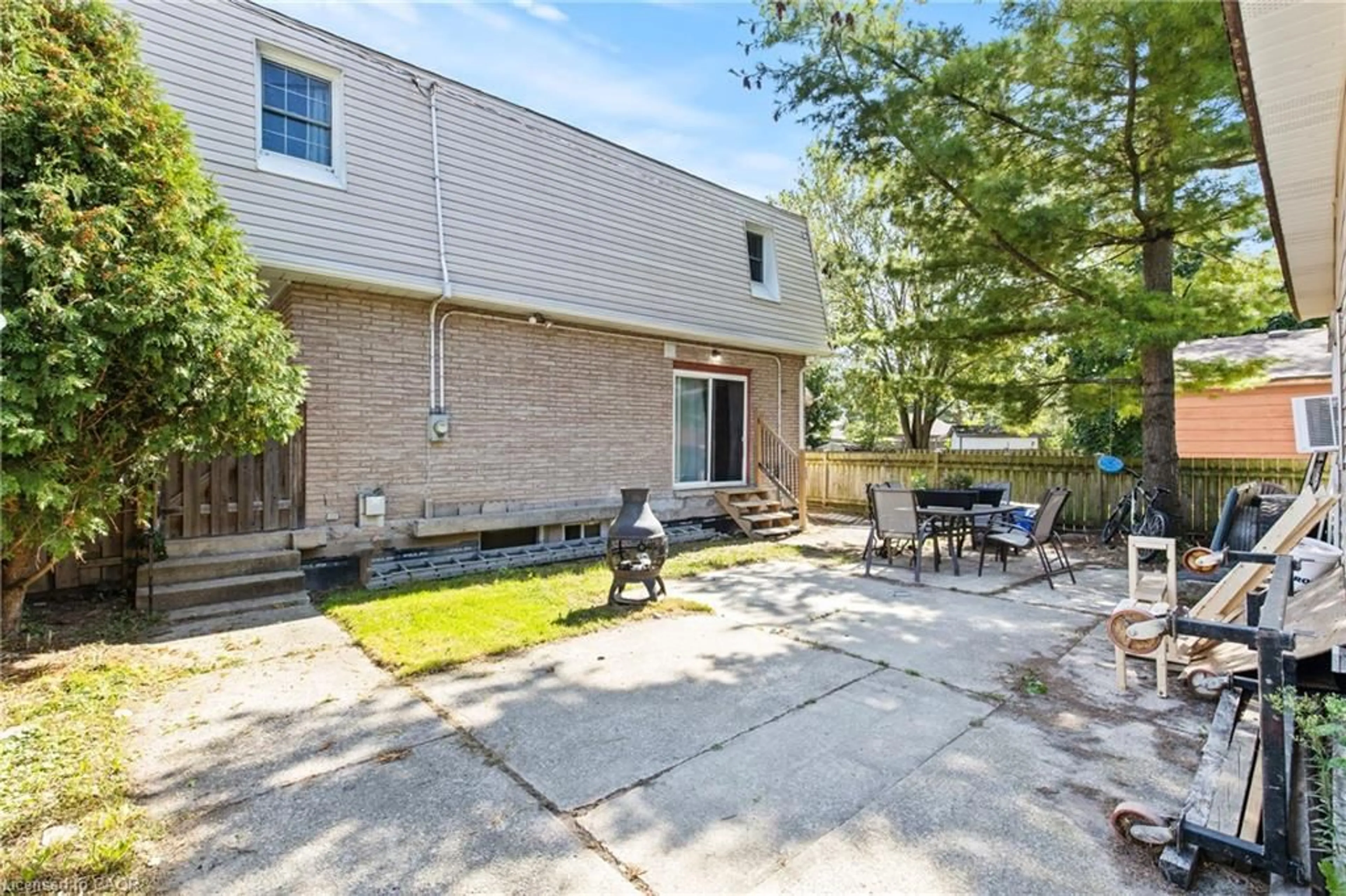 Patio, street for 15 Mccormick St, Welland Ontario L3C 4L8