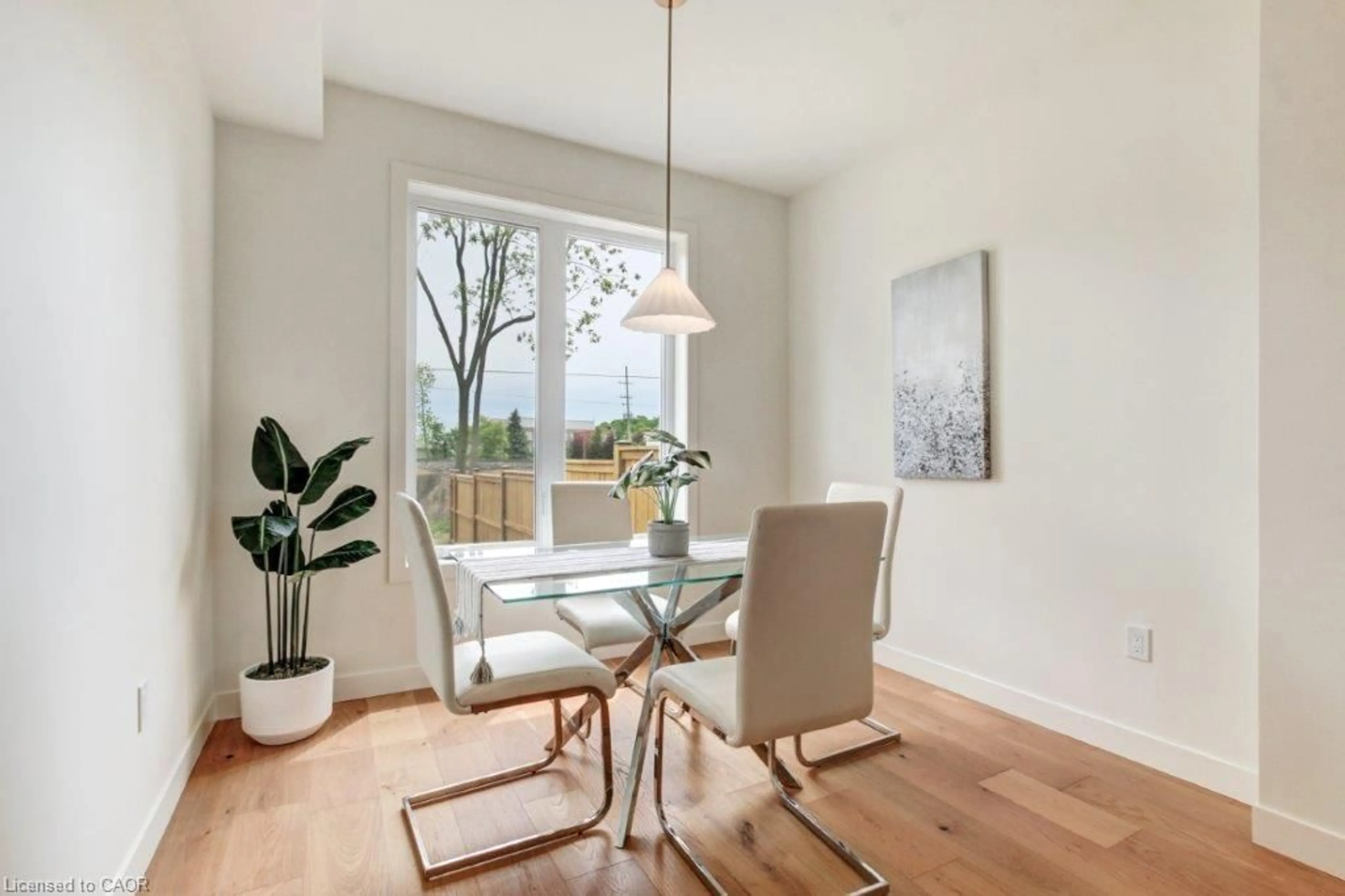 Dining room, wood/laminate floor for 214 William St, Delhi Ontario N4B 2E1
