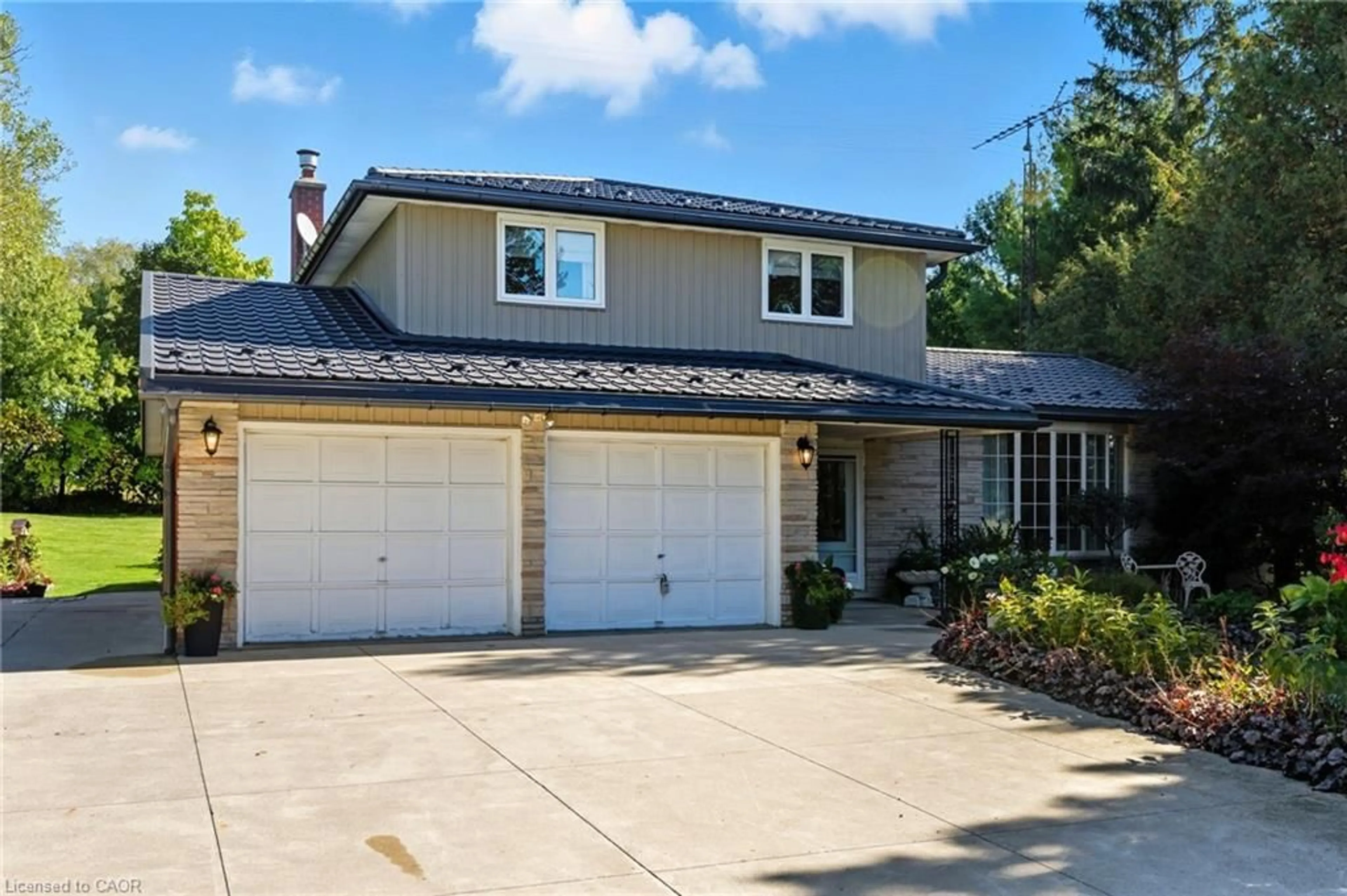 Home with vinyl exterior material, street for 1327 Puddicombe Rd, New Hamburg Ontario N3A 2Z3