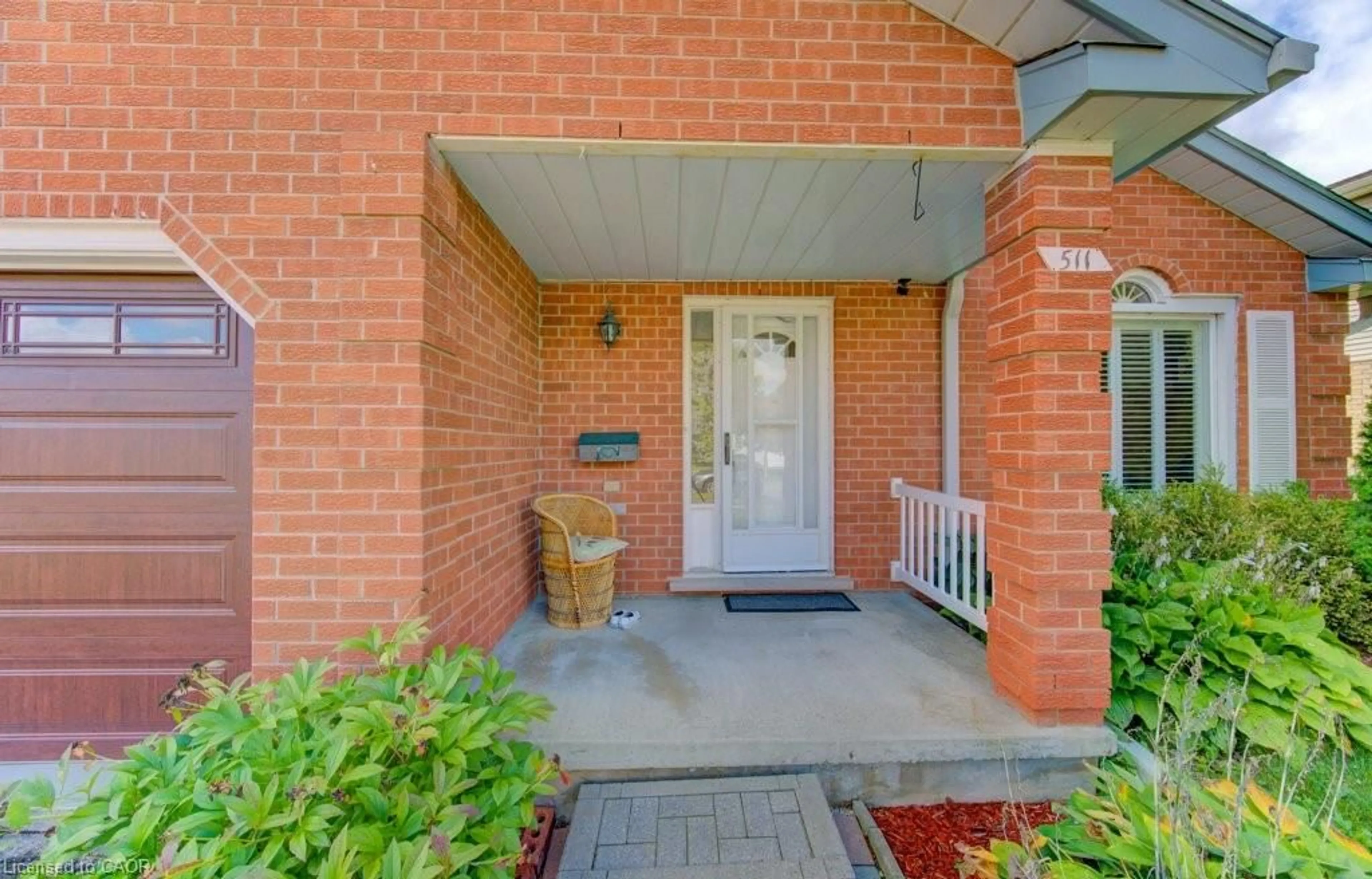 Indoor entryway for 511 Thorndale Dr, Waterloo Ontario N2T 2A2