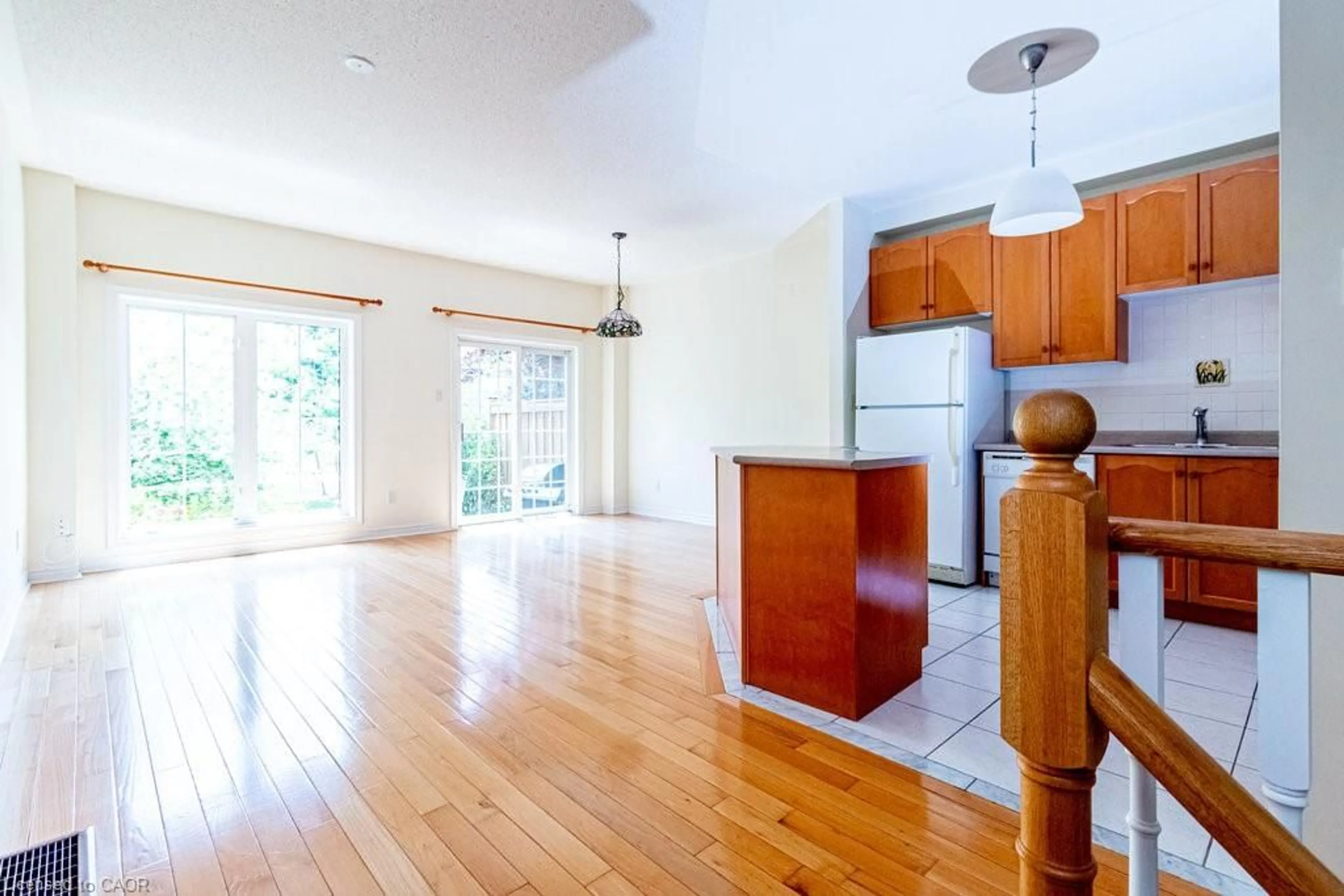 Open concept kitchen, wood/laminate floor for 100 Beddoe Dr #65, Hamilton Ontario L8P 4Z2