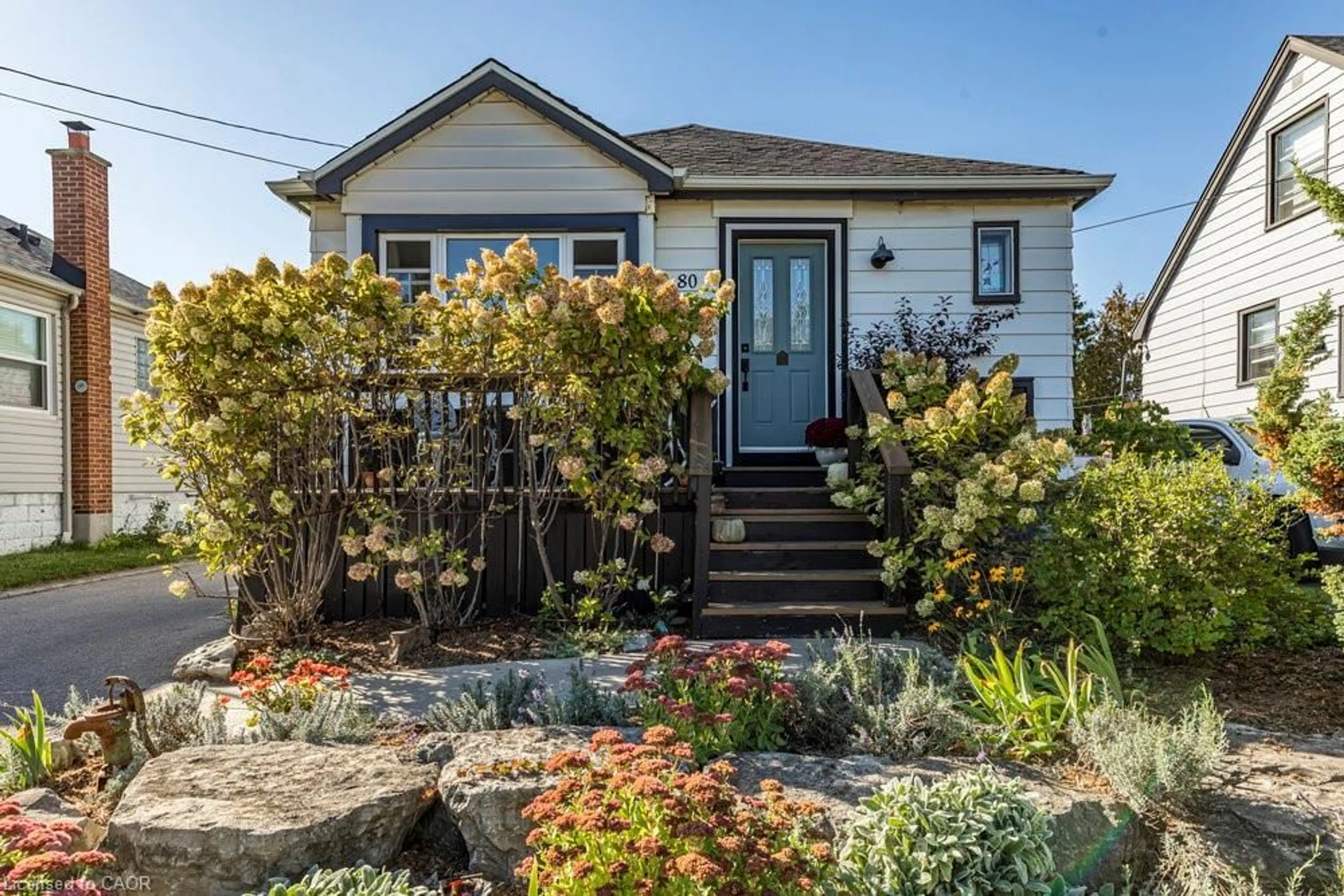 Home with vinyl exterior material, street for 80 East 39th St, Hamilton Ontario L8V 4H3