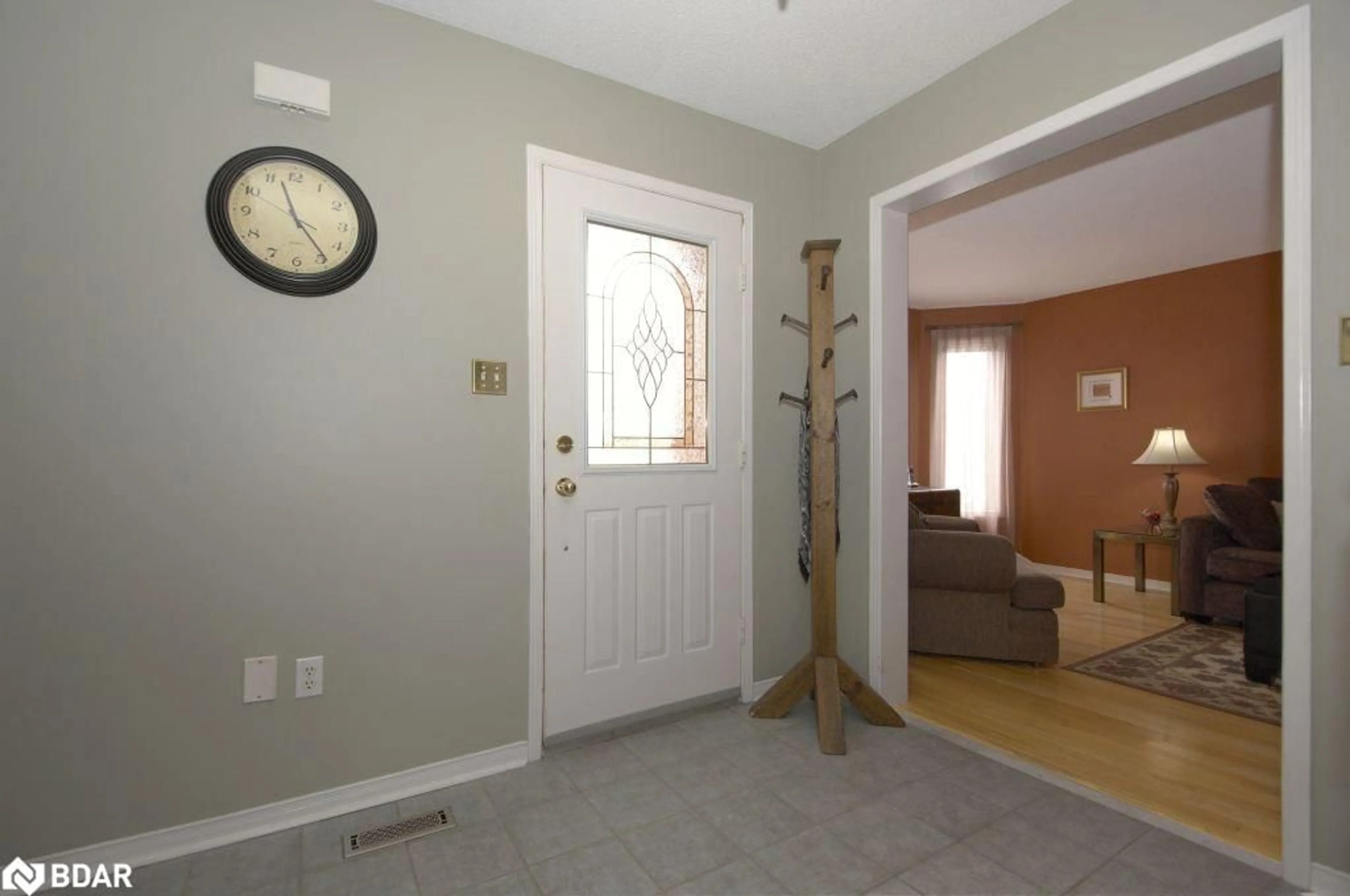Indoor entryway for 7 Teal Pl, Barrie Ontario L4N 8W1