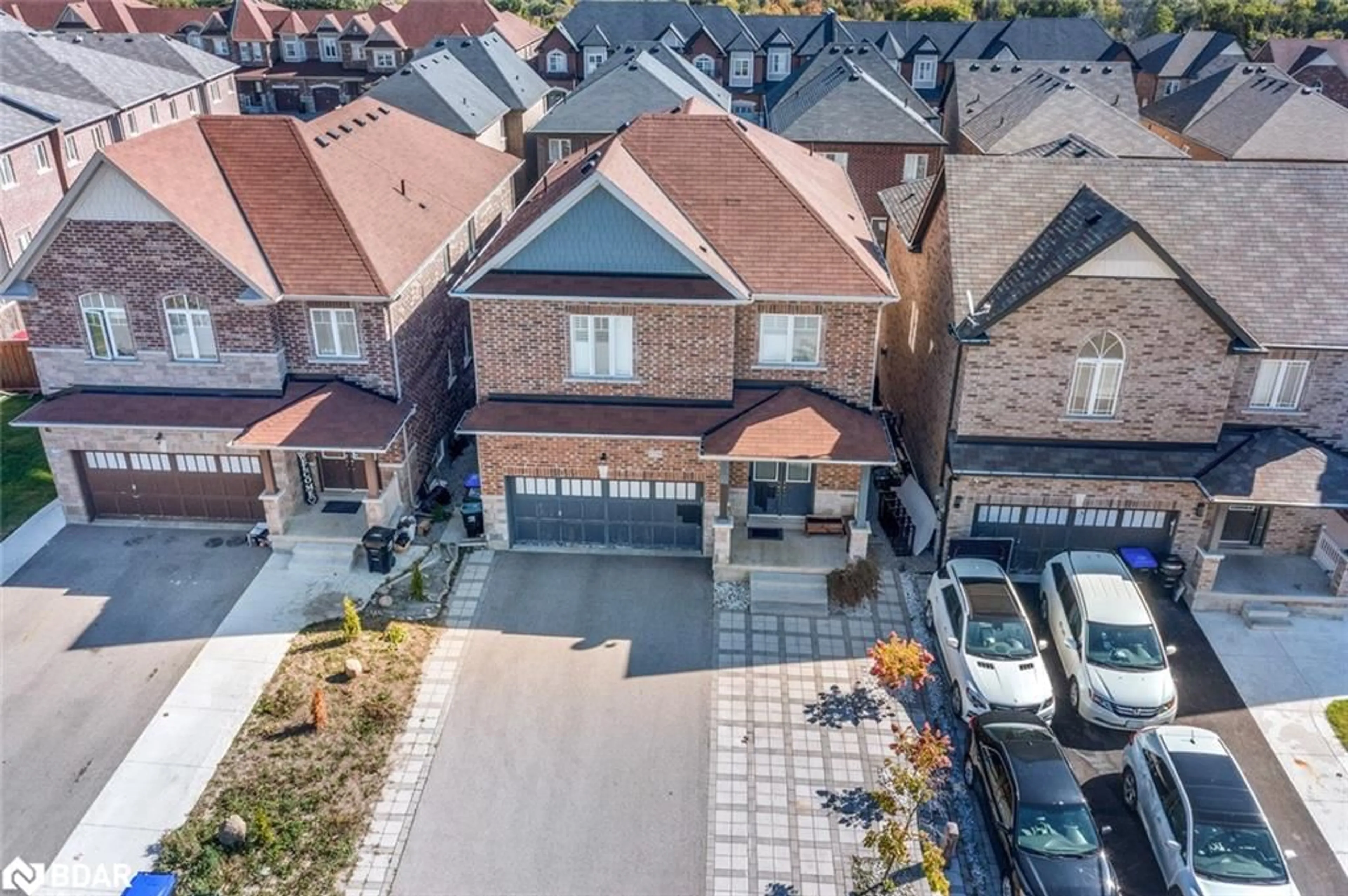 A pic from outside/outdoor area/front of a property/back of a property/a pic from drone, street for 1239 Peelar Crescent, Innisfil Ontario L0L 1W0