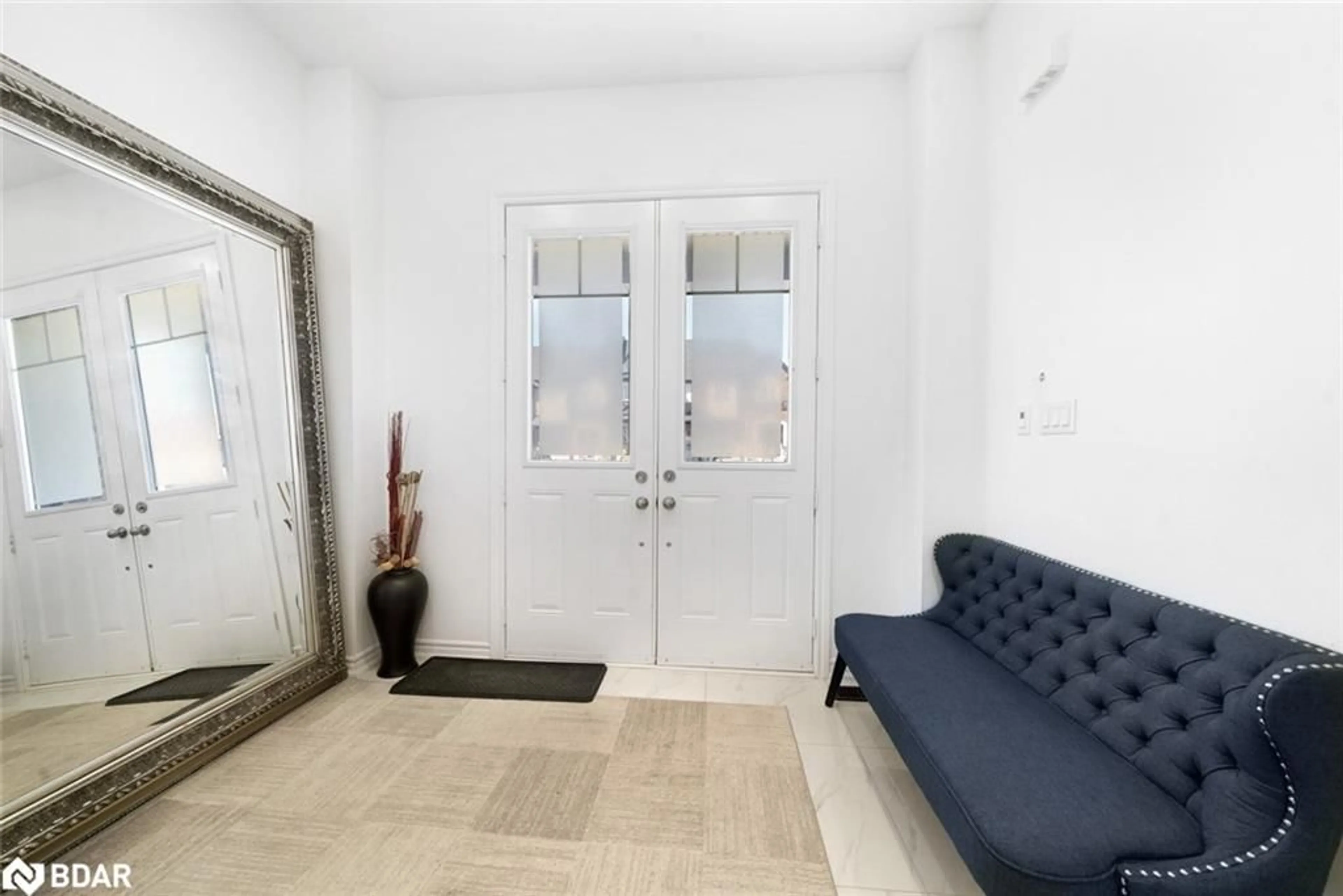Indoor entryway for 1239 Peelar Crescent, Innisfil Ontario L0L 1W0
