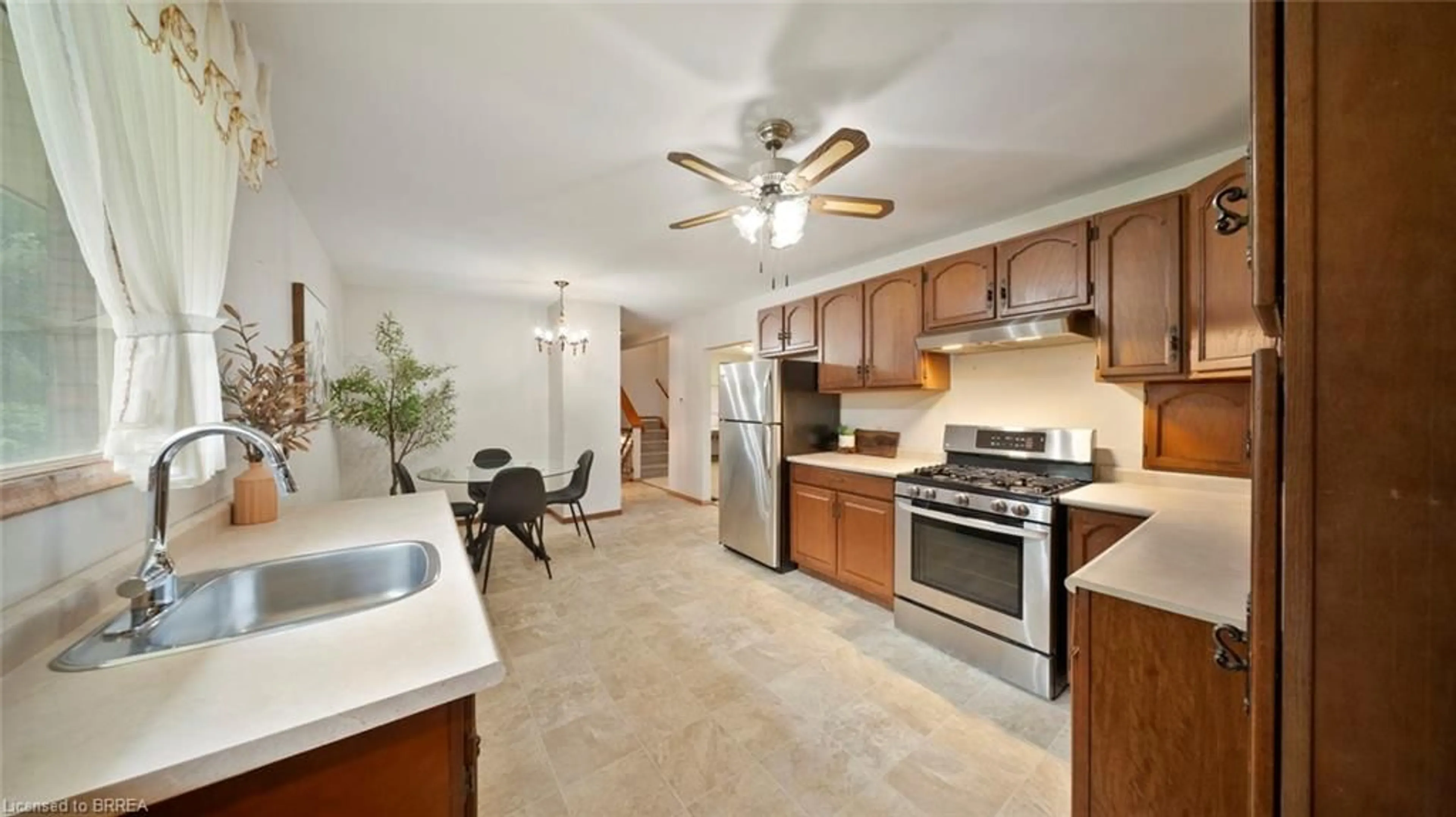 Open concept kitchen, ceramic/tile floor for 25 Kensington Ave, Brantford Ontario N3R 3N6