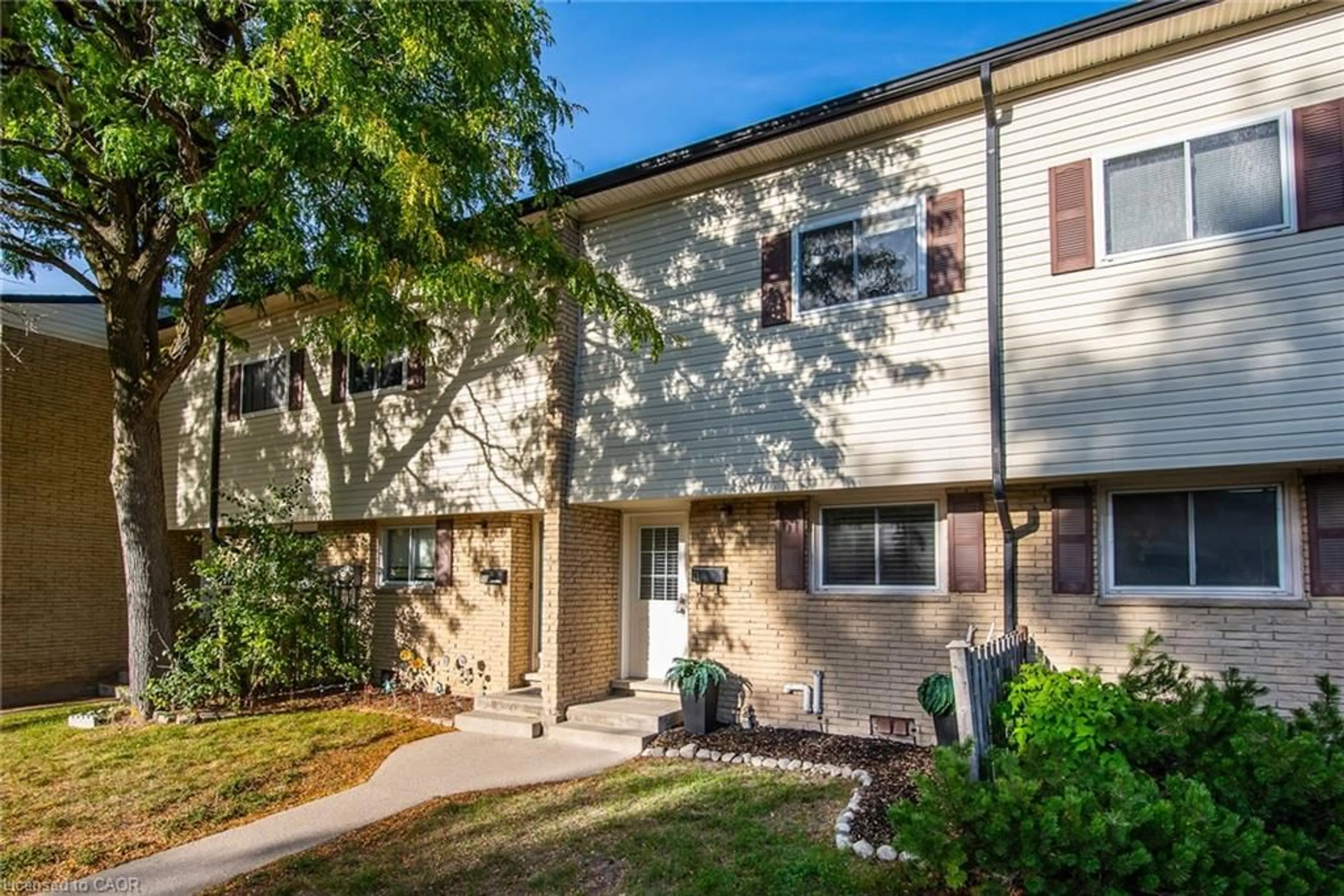 Home with vinyl exterior material, street for 211 Veronica Dr #11, Kitchener Ontario N2A 2R8