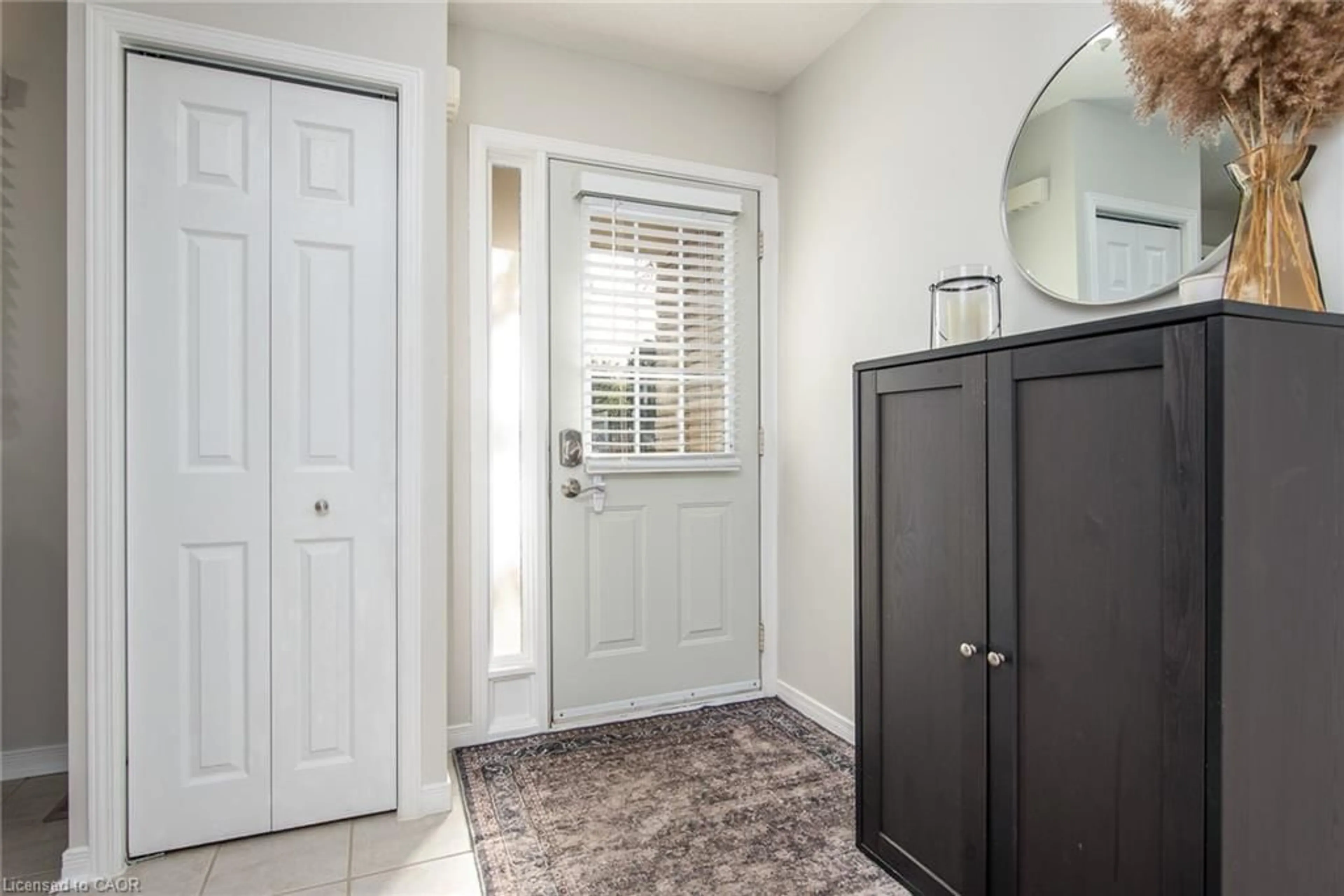 Indoor entryway for 211 Veronica Dr #11, Kitchener Ontario N2A 2R8