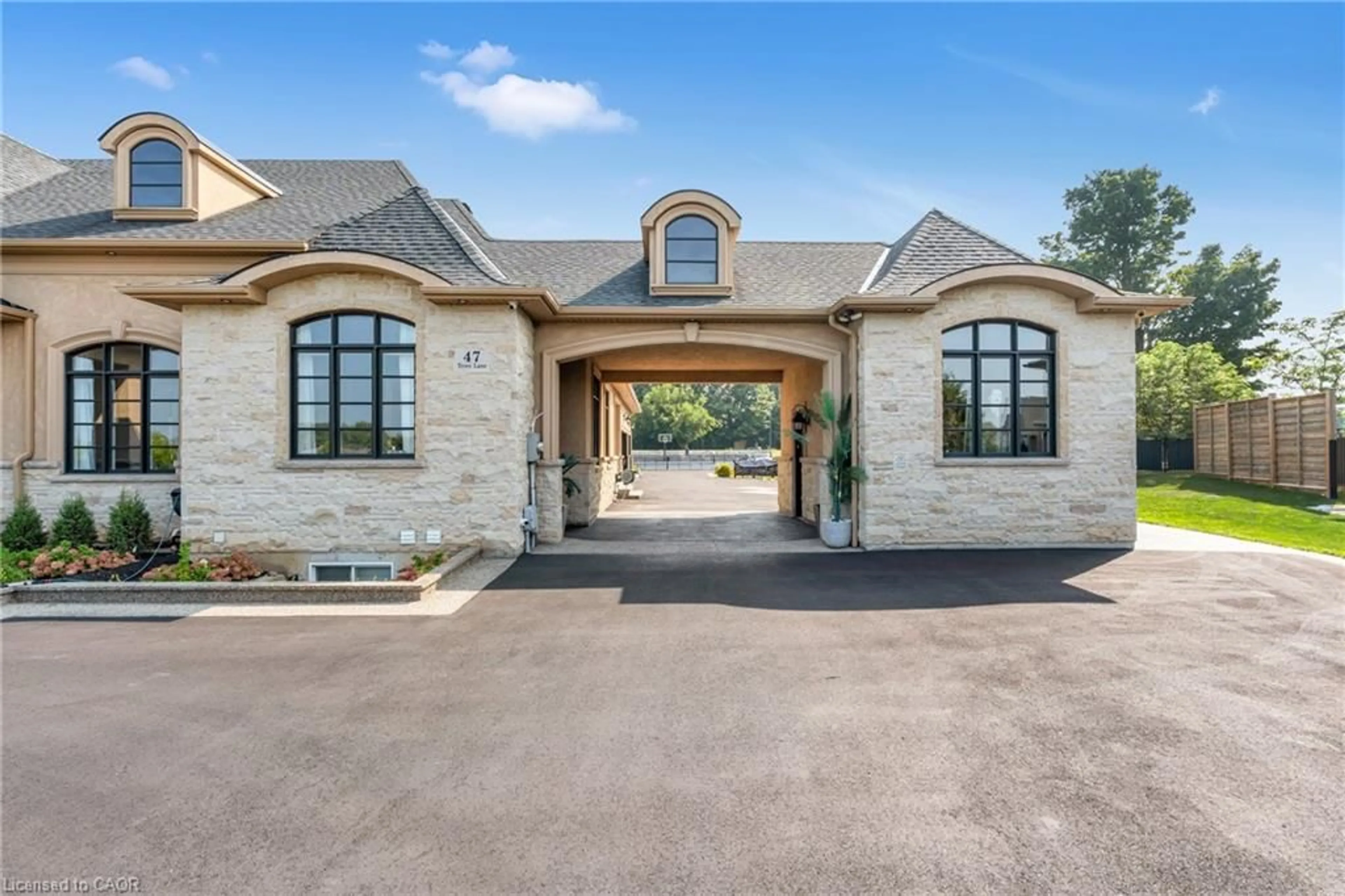 Unknown for 47 Tews Lane, Dundas Ontario L9H 7N4