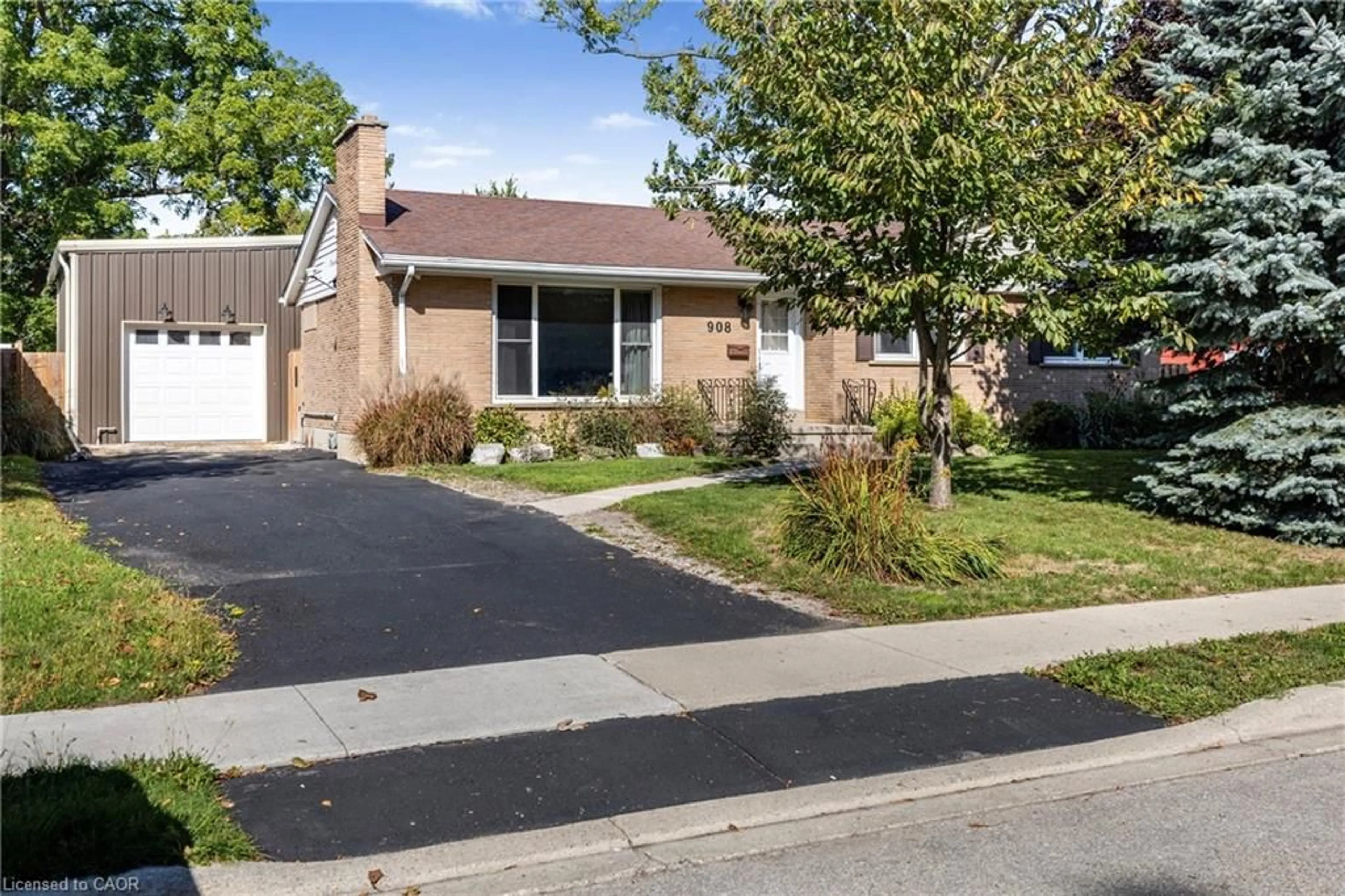 Home with brick exterior material, street for 908 Cedar St, Dunnville Ontario N1A 2K3