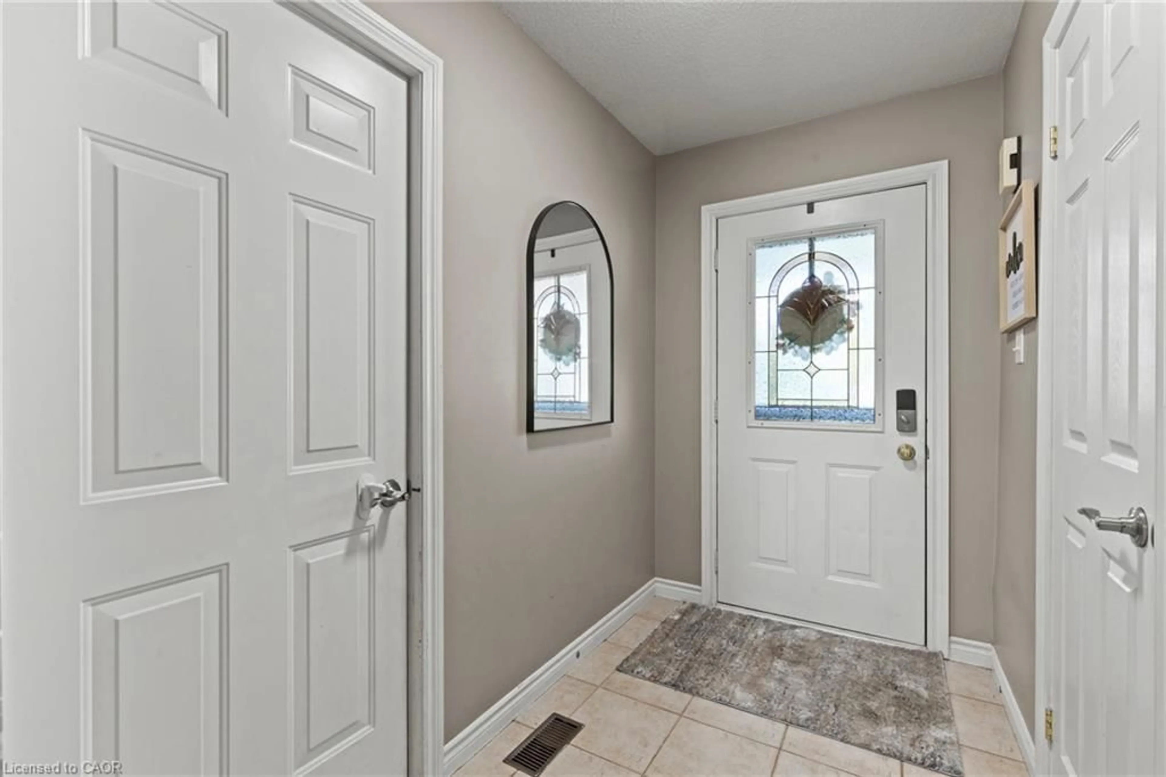 Indoor entryway for 30 Braemar Ave #55, Caledonia Ontario N3W 2M1